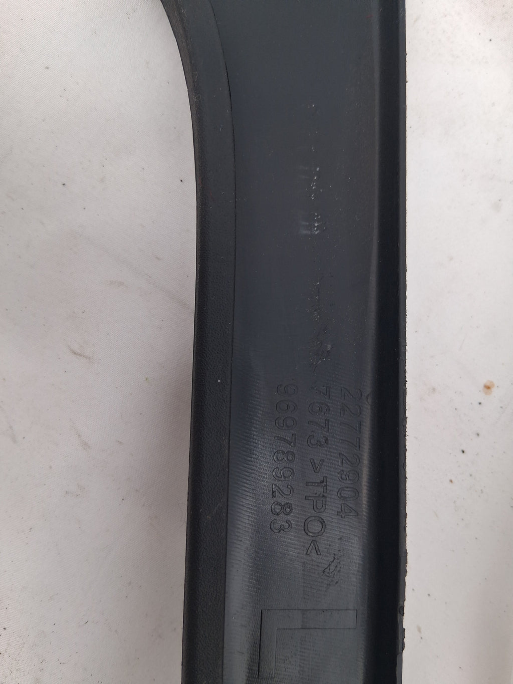 OEM# 22772904 2019 Chevy Tahoe Premier Left Door Window Garnish Molding