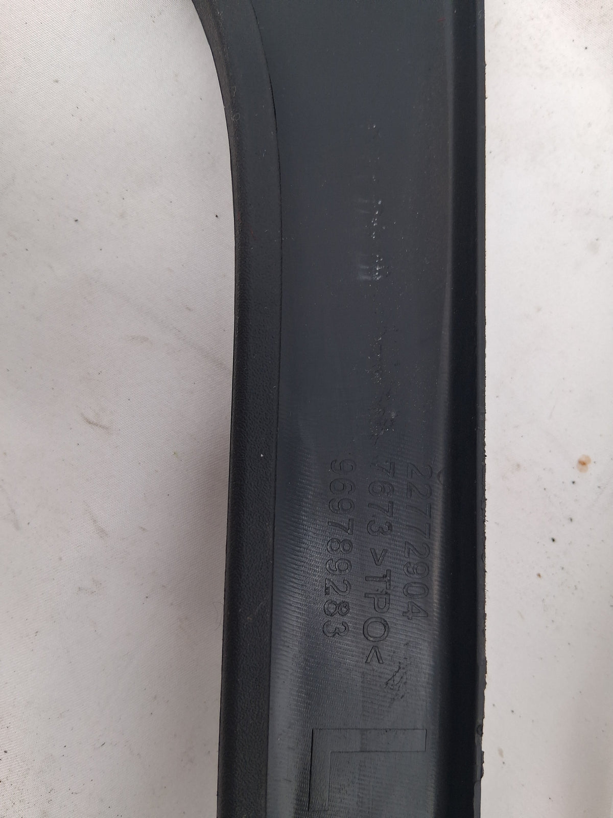 OEM# 22772904 2019 Chevy Tahoe Premier Left Door Window Garnish Molding