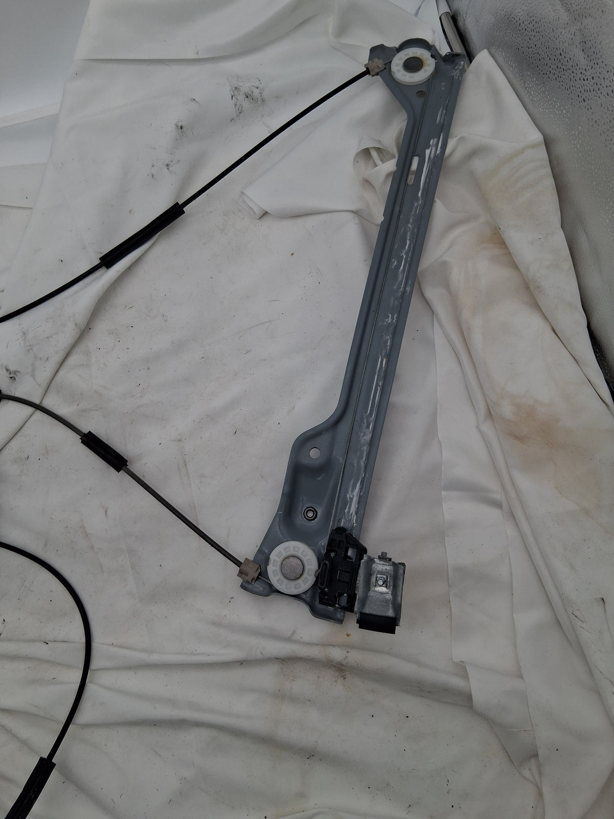 OEM# CM093450 2019 Chevy Tahoe Premier Front Passenger Side Motor Regulator
