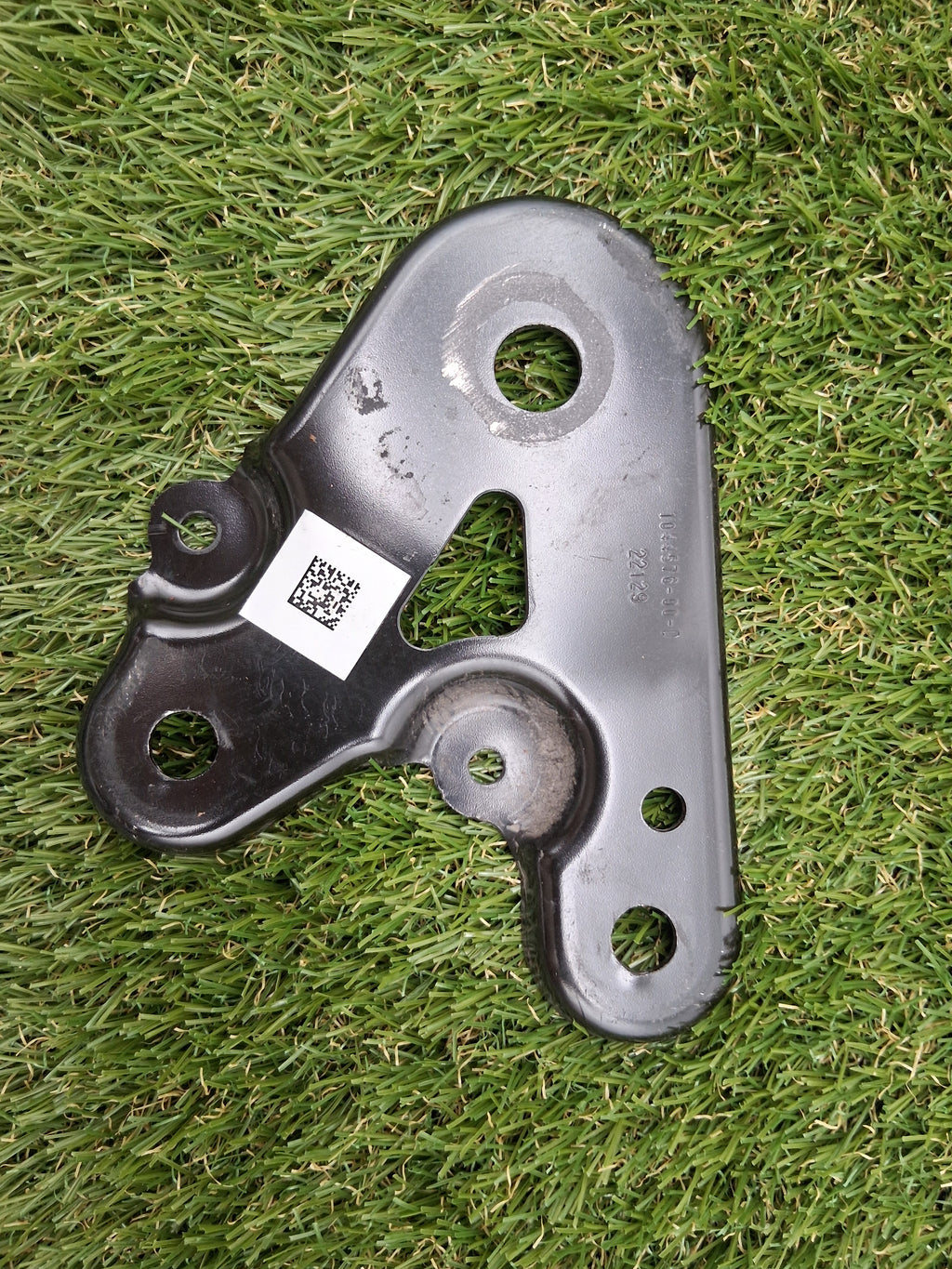 OEM 1044576-00-D 2022 Tesla Model Y Right Subframe Shear Bracket Plate