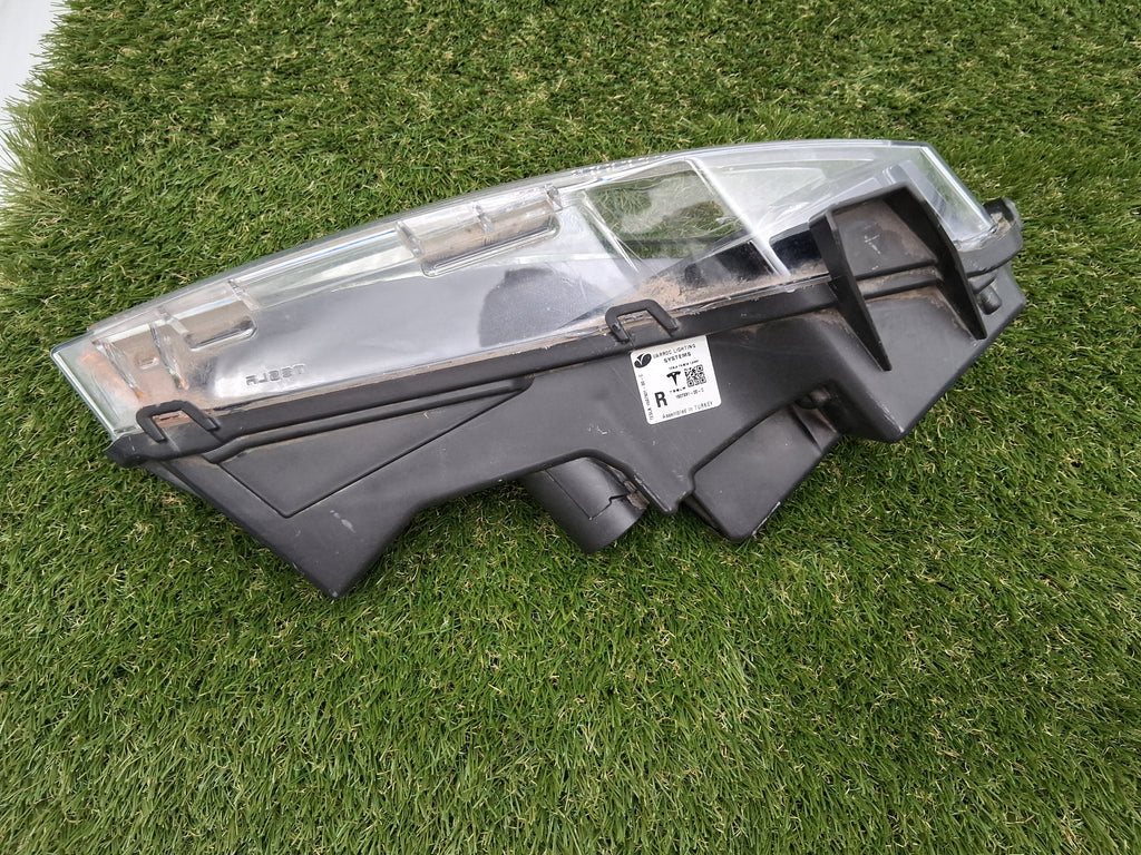 OEM 1507931-00-C 2022 Tesla Model Y Right Side LED Fog Light
