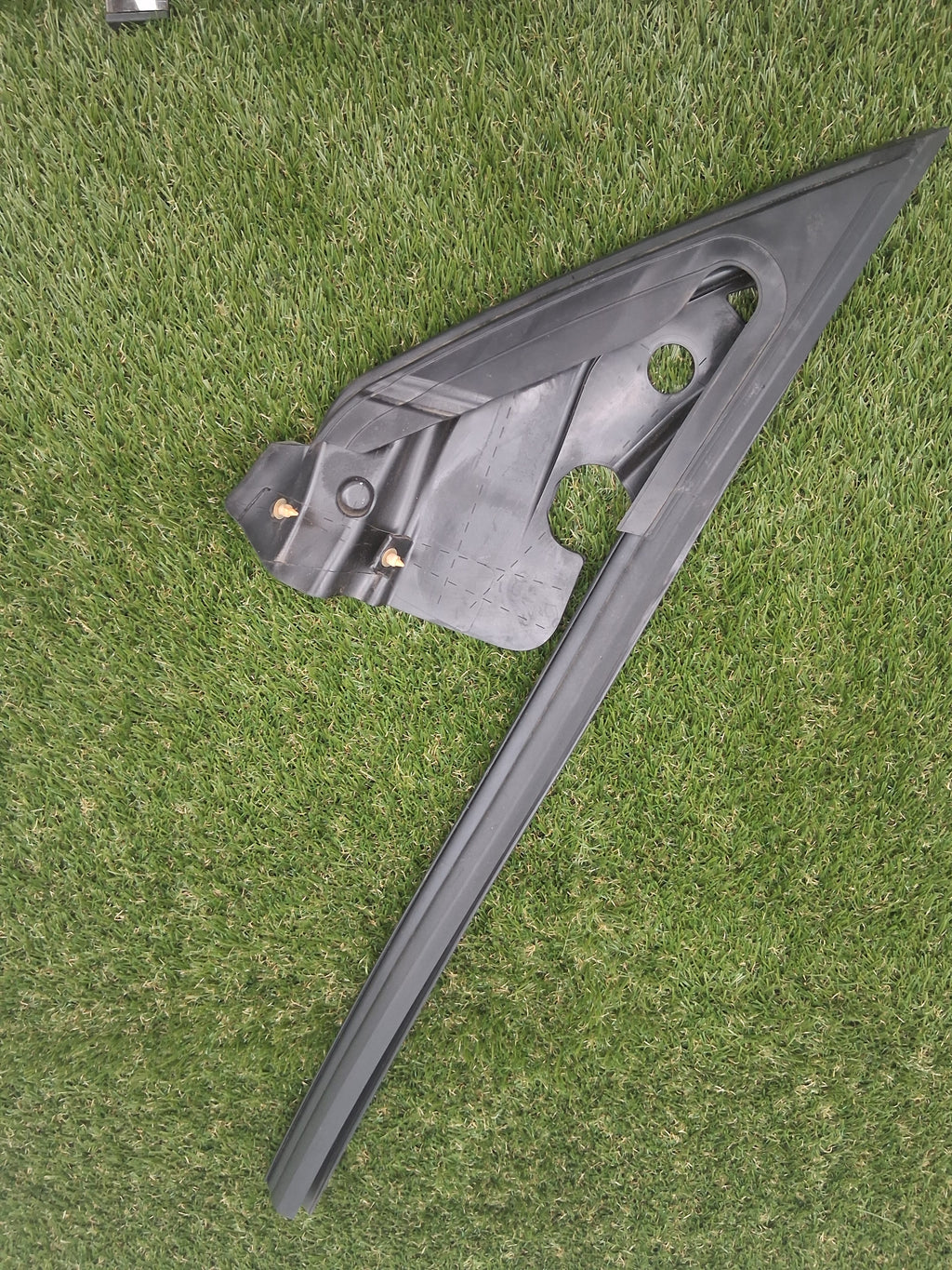 OEM 1500066-00-B 2022 Tesla Model Y Left Weatherstrip Flag