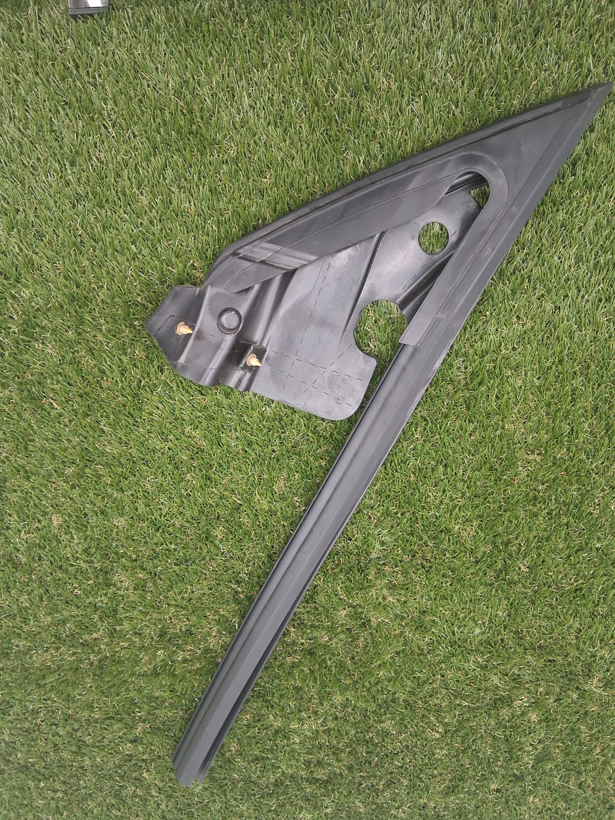 OEM 1500066-00-B 2022 Tesla Model Y Left Weatherstrip Flag