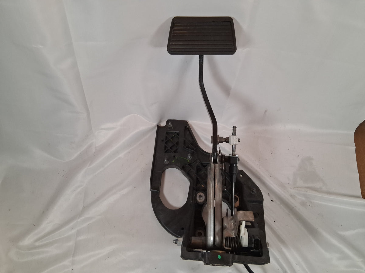 OEM# 0820505002 2019 Chevy Tahoe Premier Brake Stop Pedal Bracket