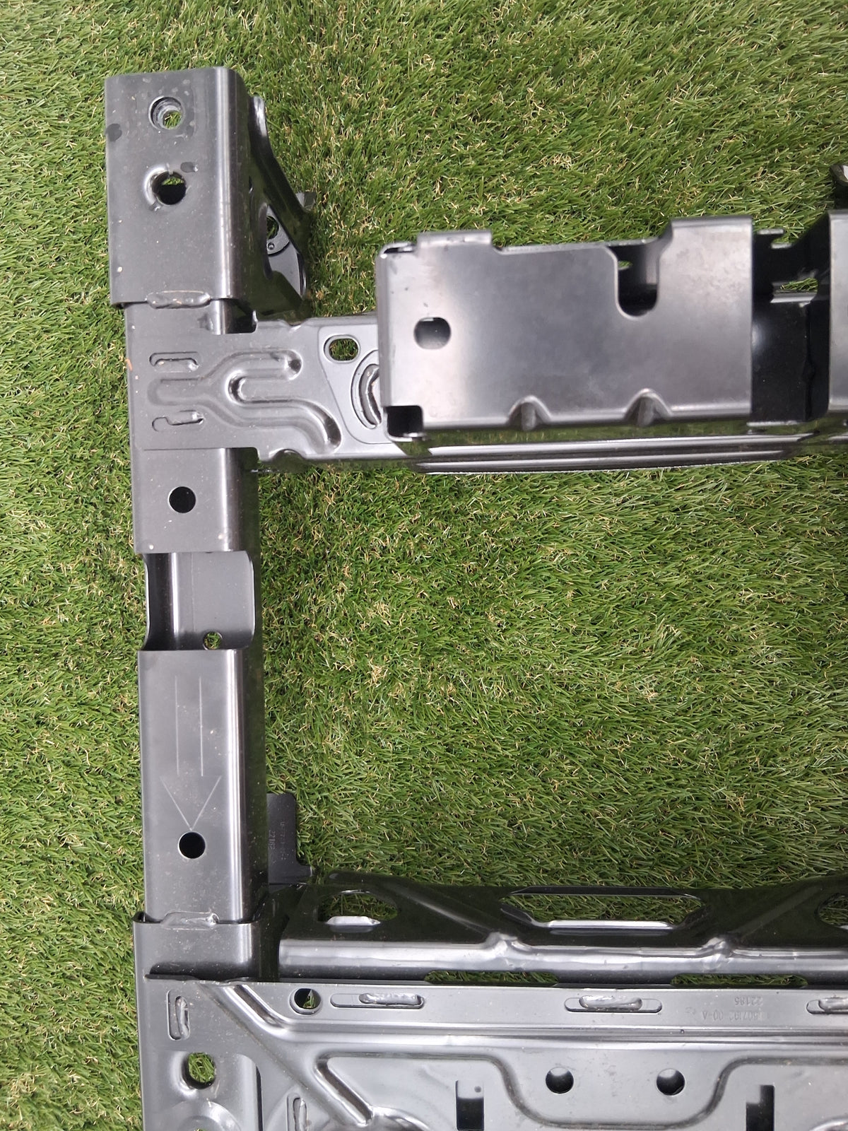 OEM 1507193-00-A 2022 Tesla Model Y Podium Bracket