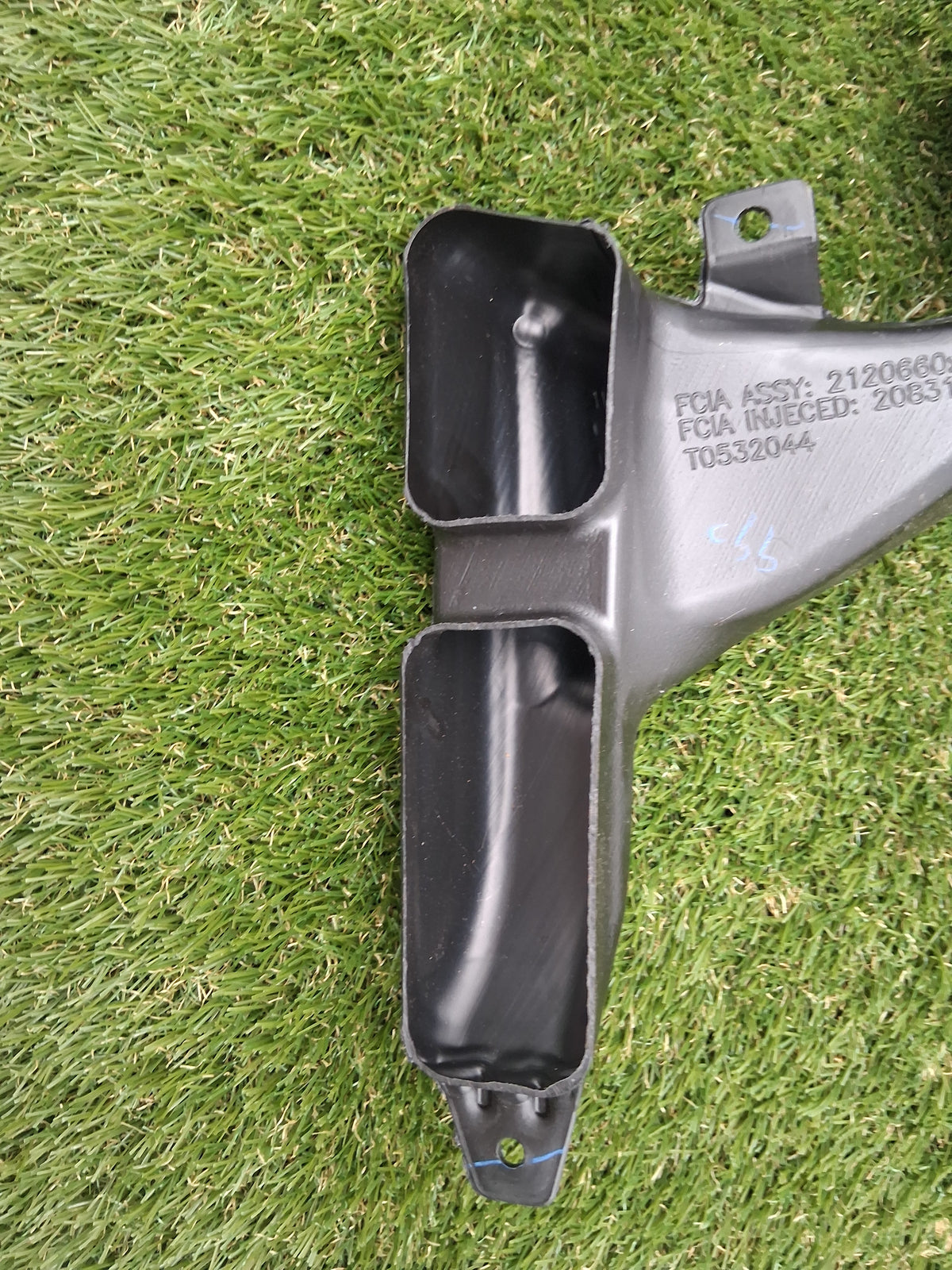 OEM 1769128-00-B 2022 Tesla Model Y Right Footwell Air Duct
