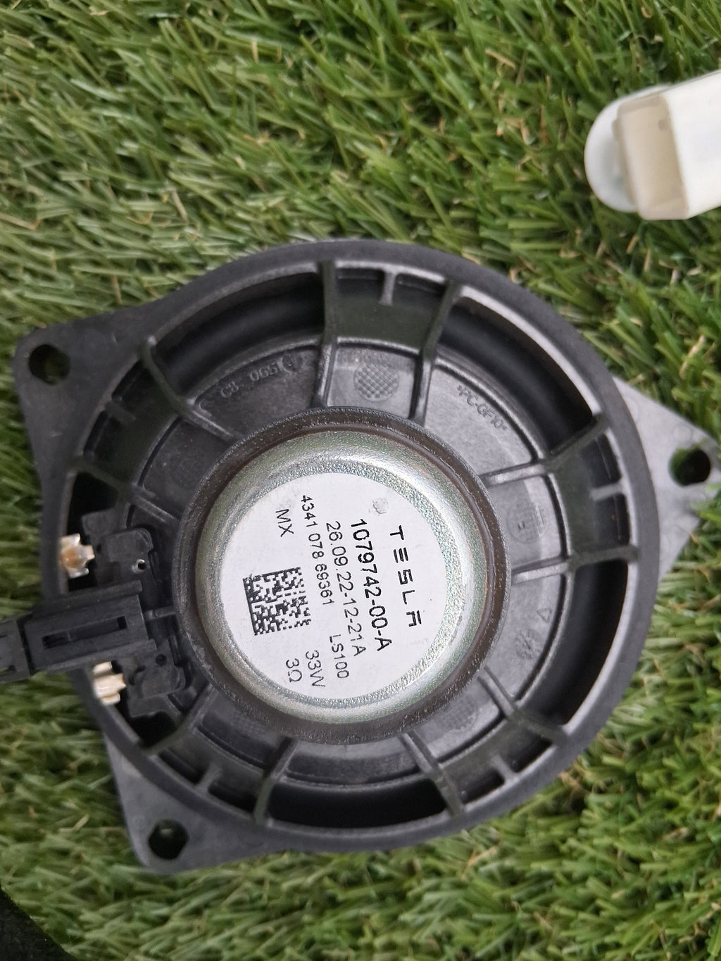 OEM 1504703-00-C 2022 Tesla Model Y Rear Trunk Release Open Wiring Sensors