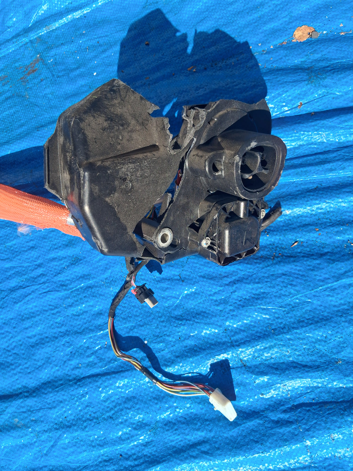 OEM 1549235-11-D 2022 Tesla Model Y High Voltage Bus Bar Cable Wiring Damaged Charge Port Cover