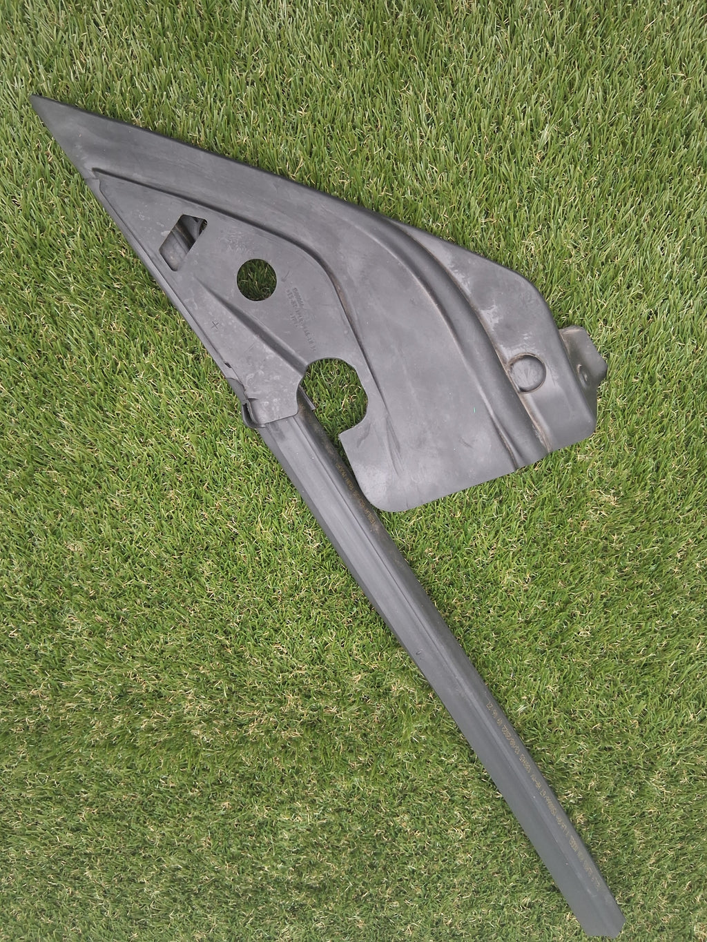 OEM 1500066-00-B 2022 Tesla Model Y Left Weatherstrip Flag