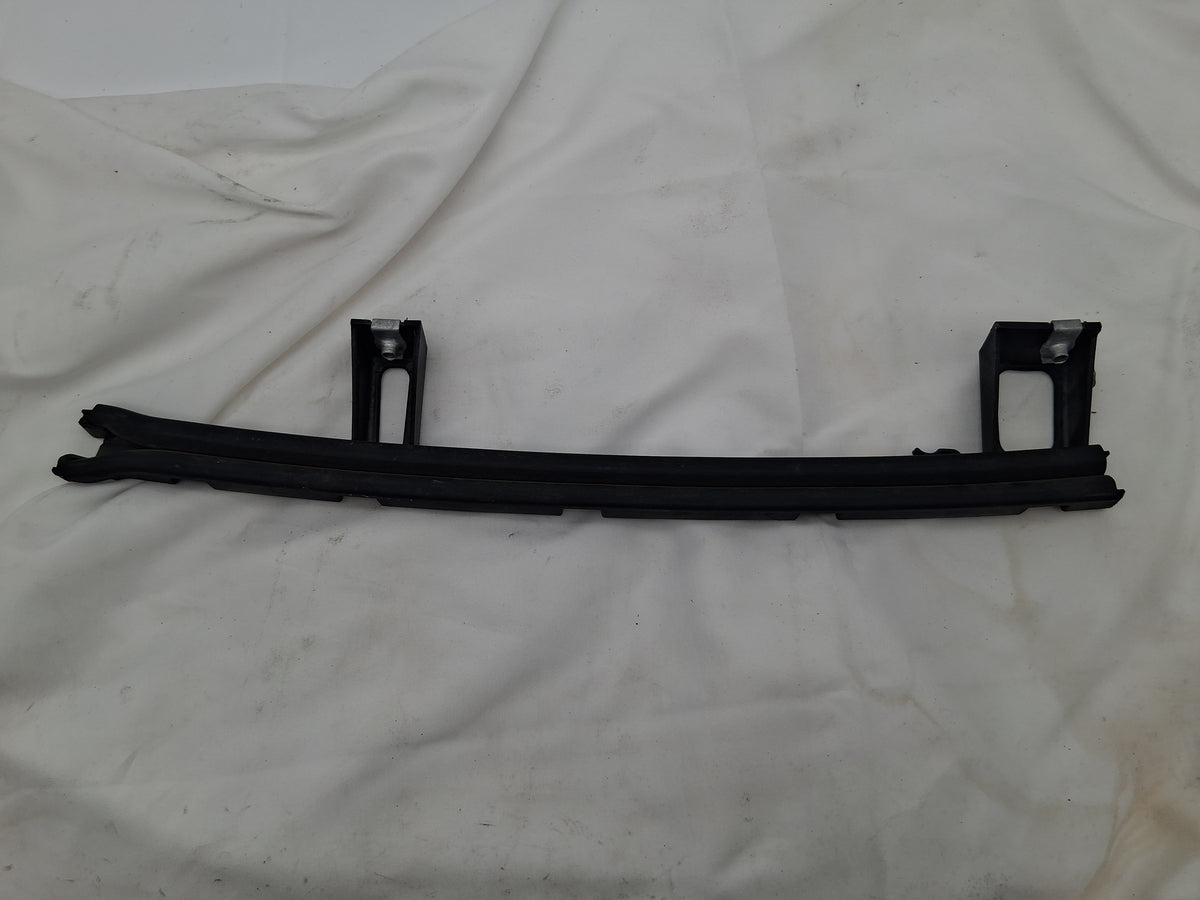 OEM 2019 Chevy Tahoe Premier DOOR WINDOW GLASS FORWARD GUIDE