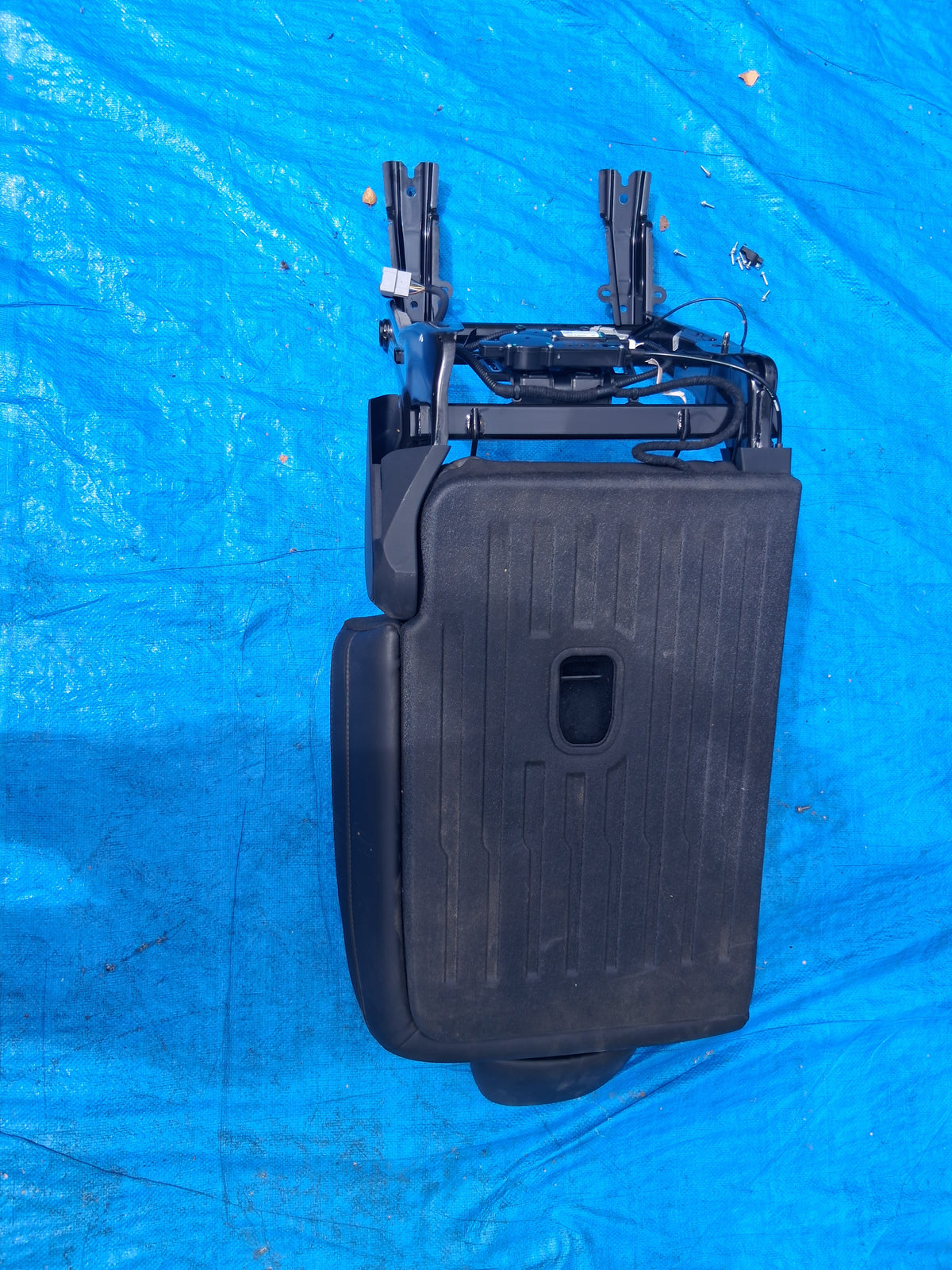 OEM 1493880-00-C 2022 Tesla Model Y Rear Right Upper Seat Cushion w Actuator