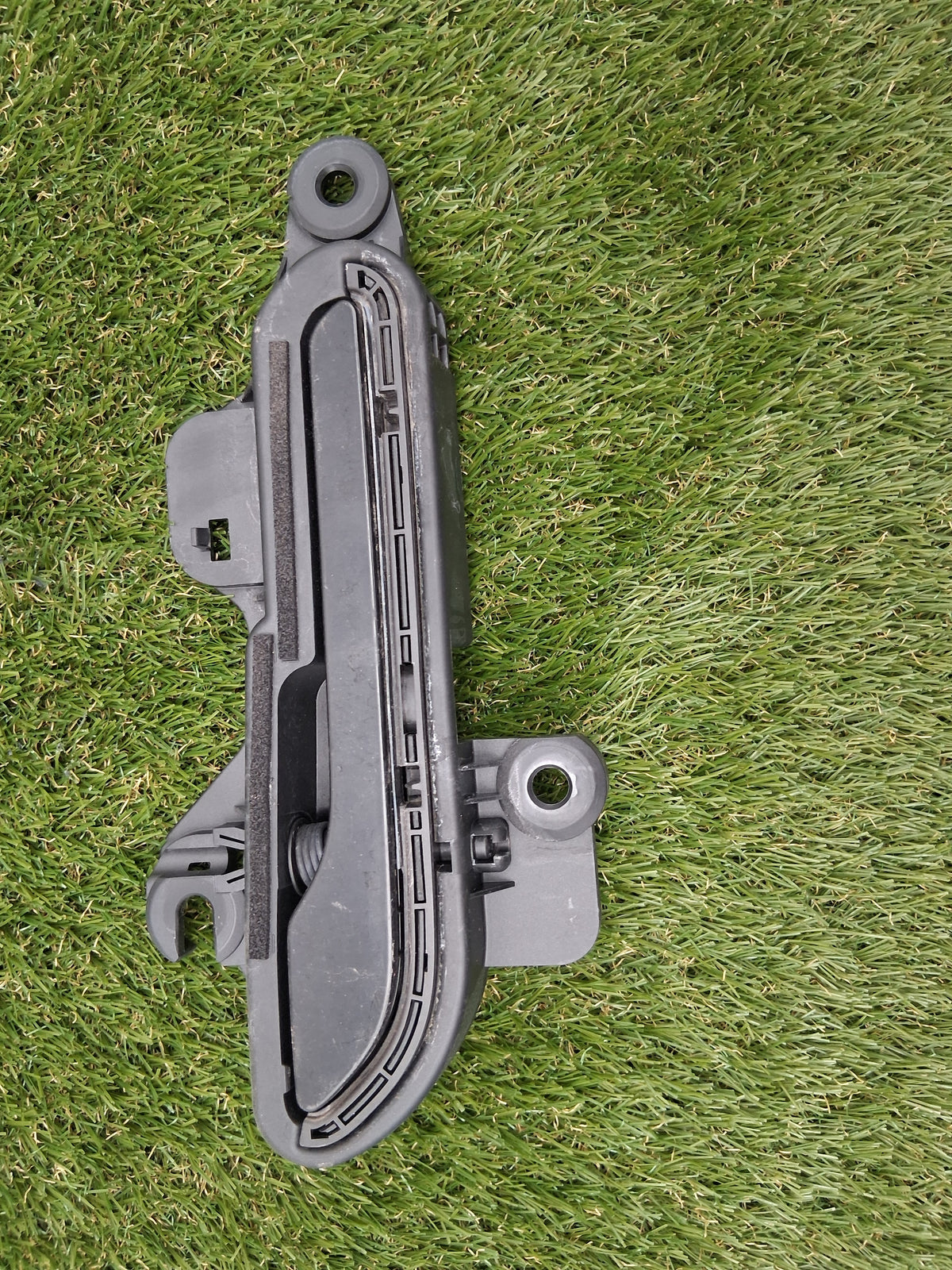 OEM 1528115-00-D 2022 Tesla Model Y Right Door Handle
