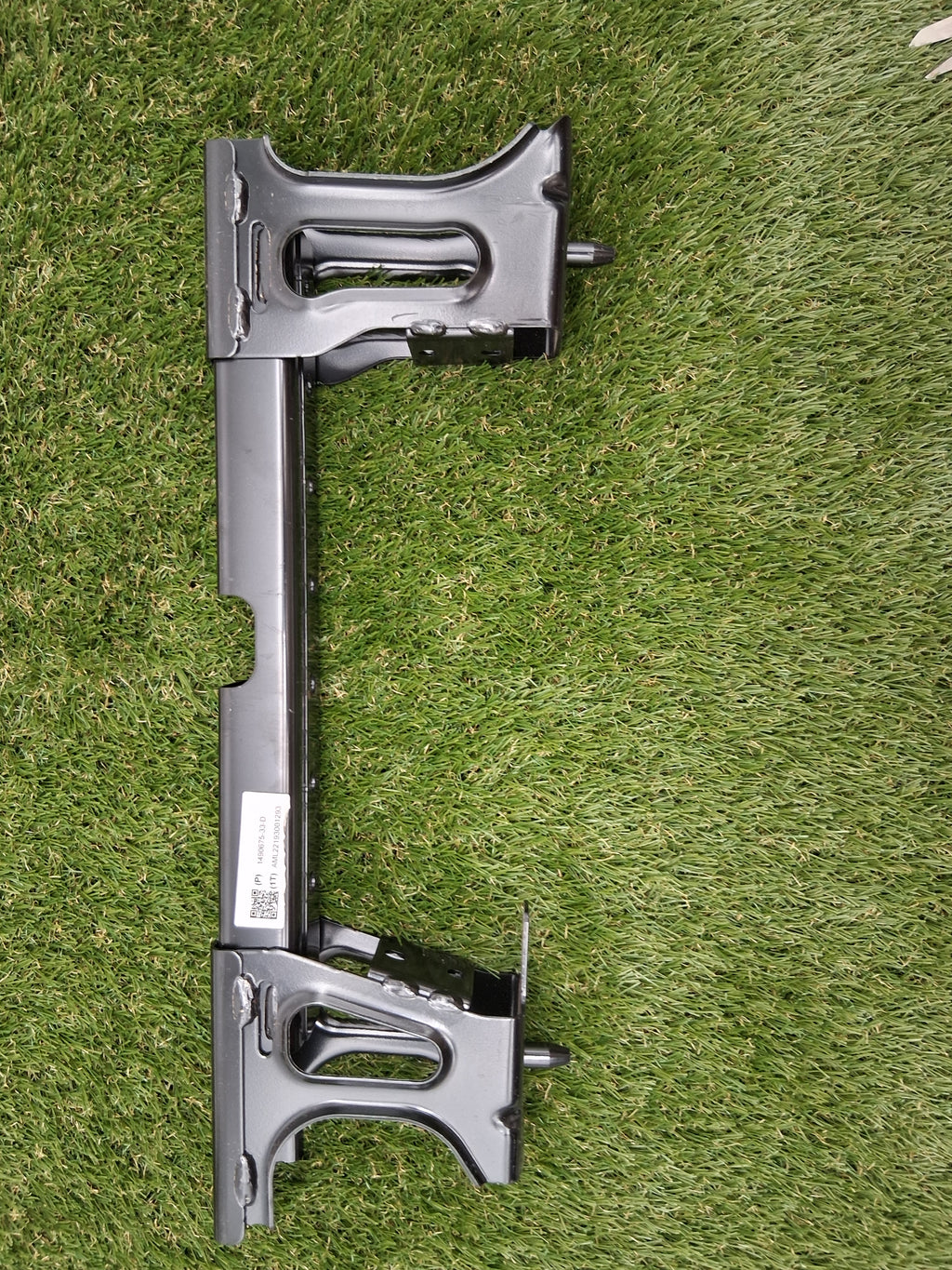 OEM 1490675-33-D 2022 Tesla Model Y Left Seat Holder Bracket