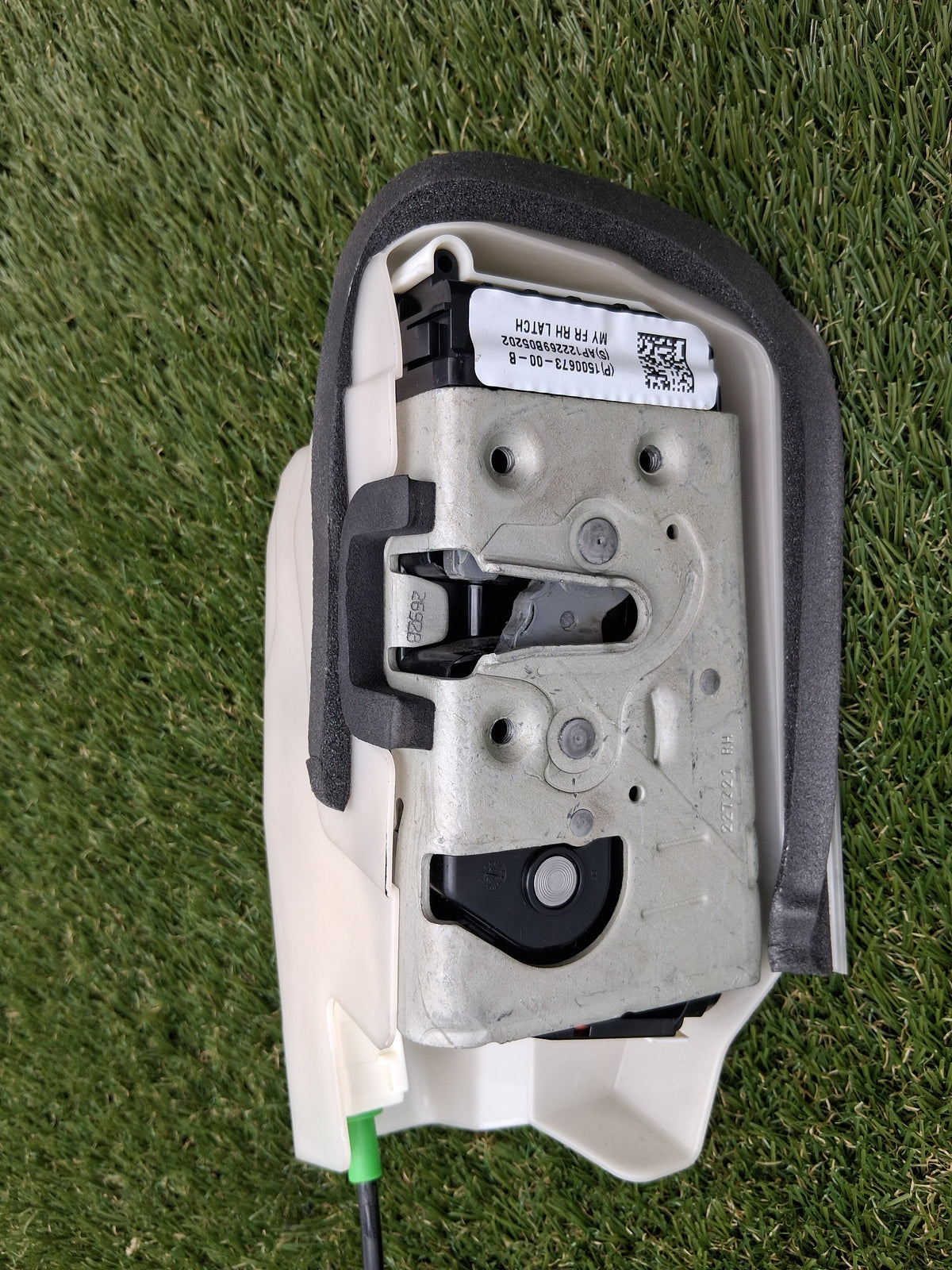 OEM 1500673-00-B 2022 Tesla Model Y Right Door Lock Actuator