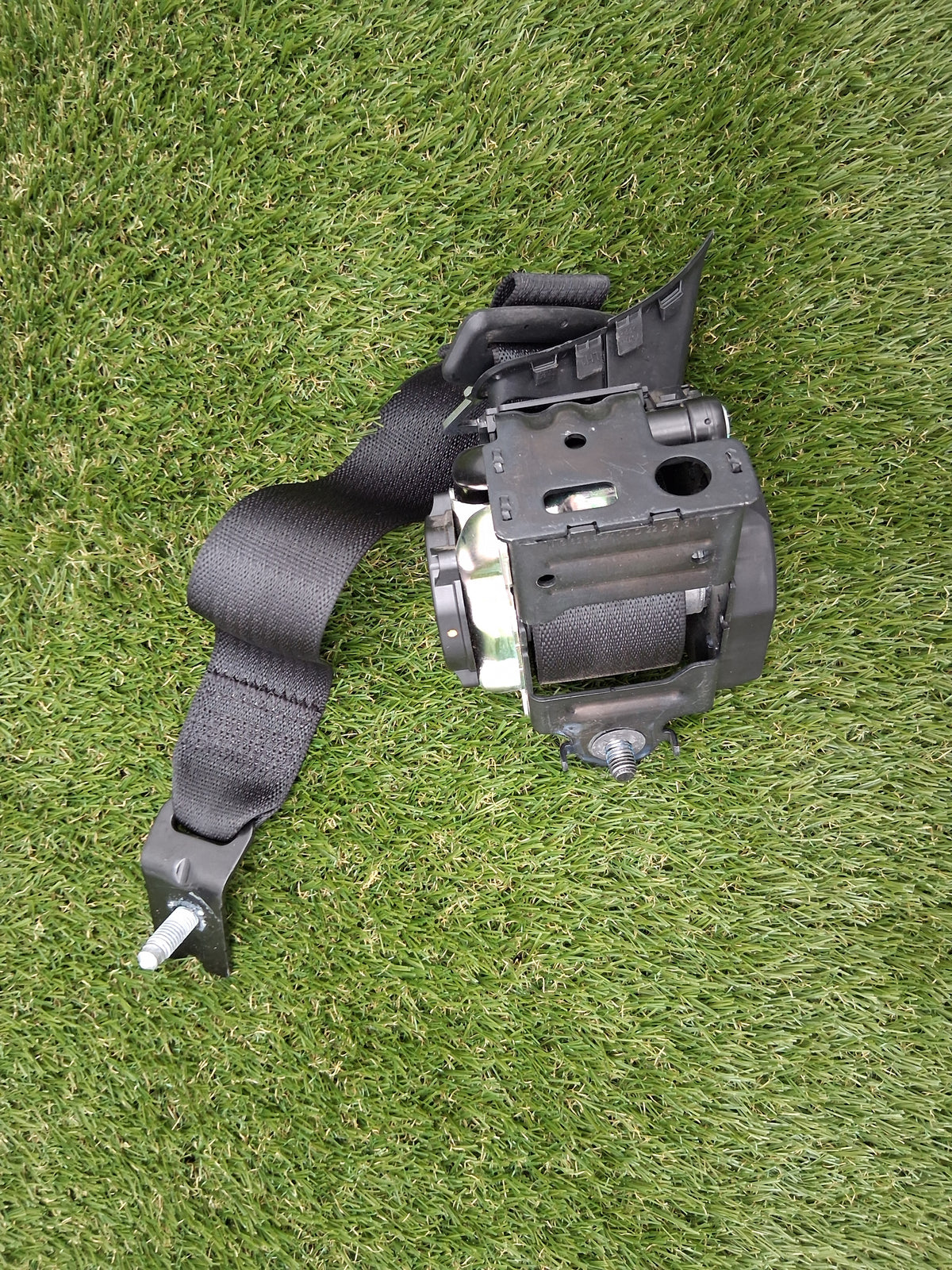 OEM 1616500-01-C 2022 Tesla Model Y Right Seat Belt Retractor