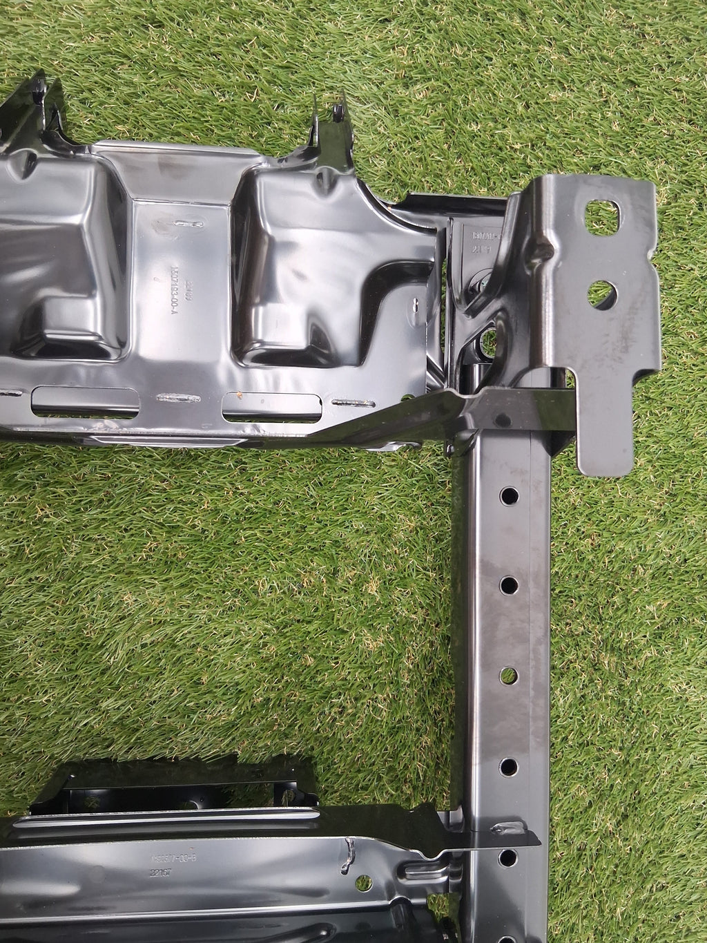 OEM 1507193-00-A 2022 Tesla Model Y Podium Bracket