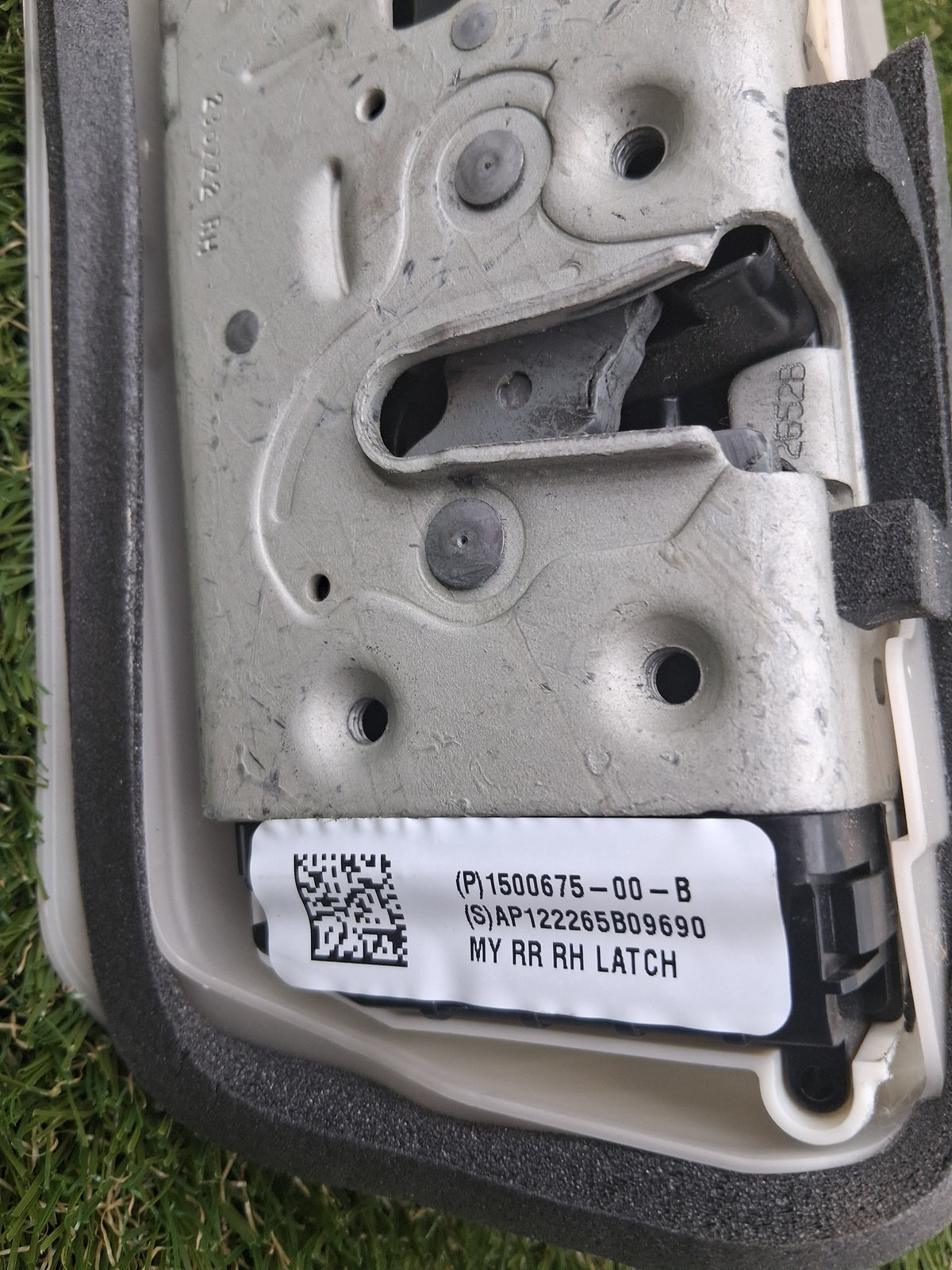 OEM 1500675-00-B 2022 Tesla Model Y Right Side Door Lock Latch Actuator