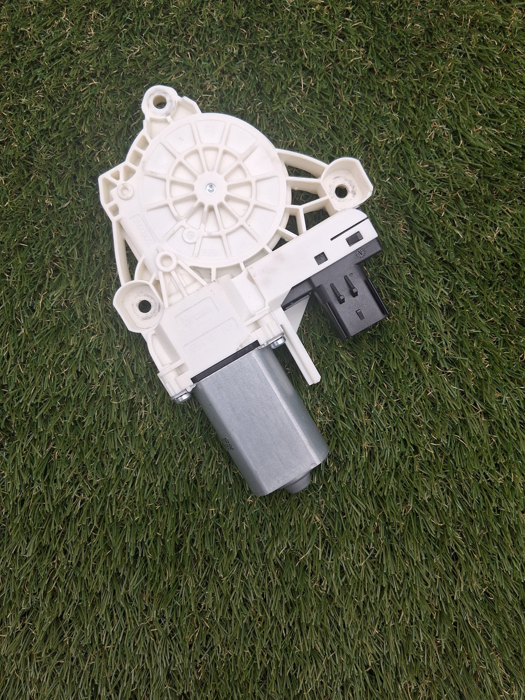 OEM E73109-101 2022 Tesla Model Y Window Lifter Motor