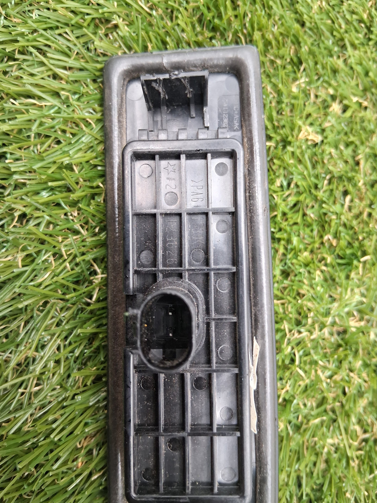 OEM 1095949-00-E 2022 Tesla Model Y Camera Rear Trunk Release Handle