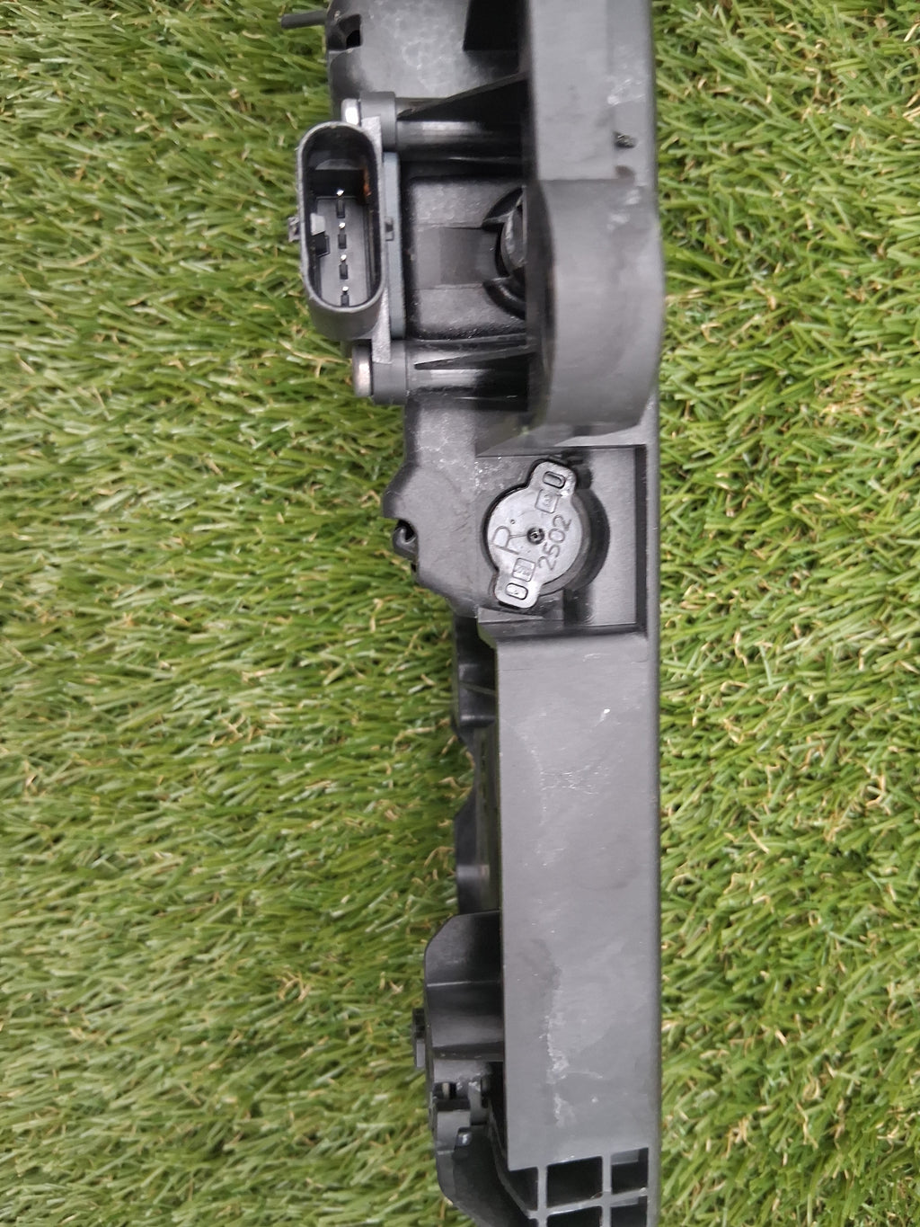 OEM 1528115-00-D 2022 Tesla Model Y Door Handle Rear Right