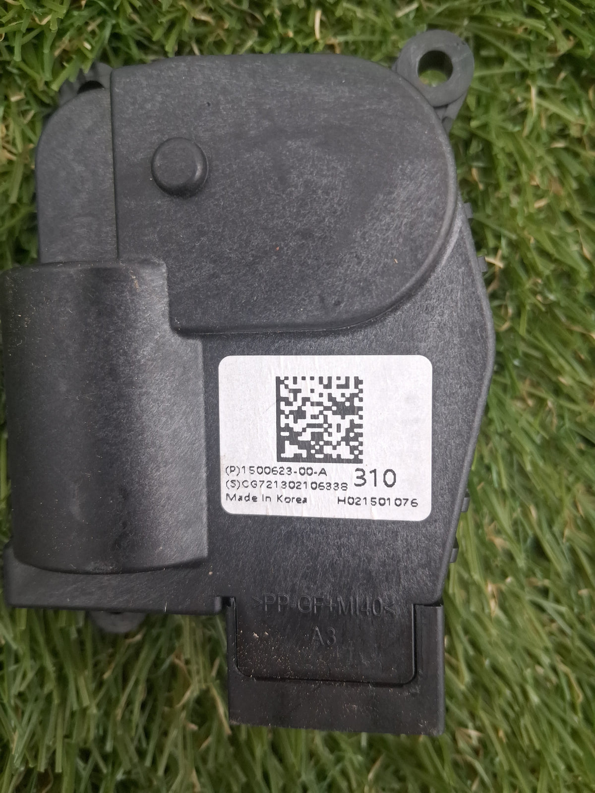 OEM 1500623-00-A 2022 Tesla Model Y Center Air Flap Motor Center Actuator
