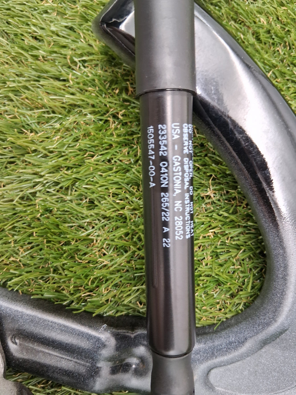 OEM 1505547-00-A 2022 Tesla Model Y Left Hinge Support Shock Strut