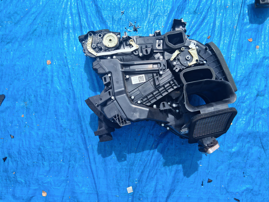 OEM 1494714-10-I 2022 Tesla Model Y HVAC A/C Air Heater Motor Housing Box