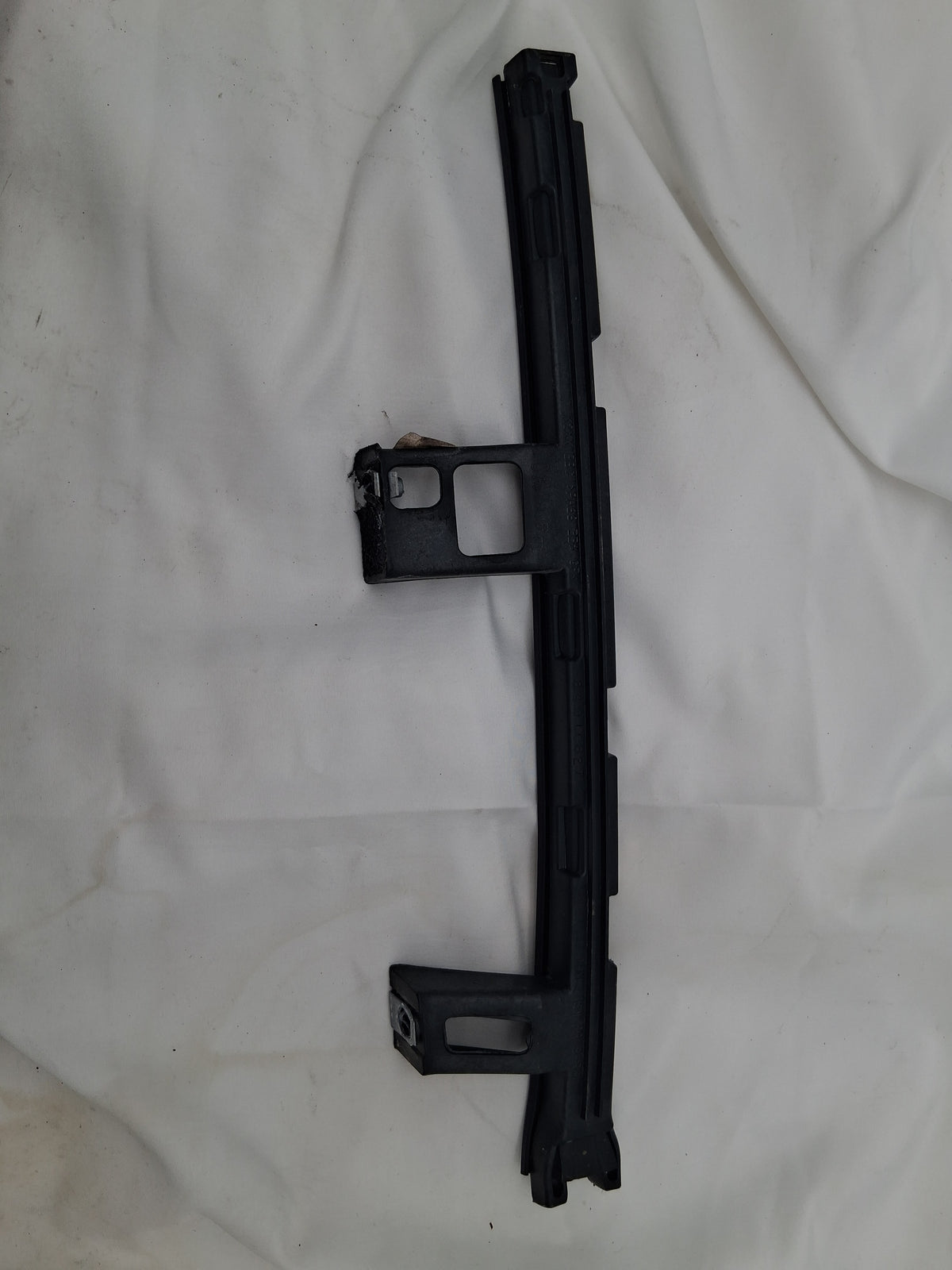 OEM 2019 Chevy Tahoe Premier DOOR WINDOW GLASS FORWARD GUIDE