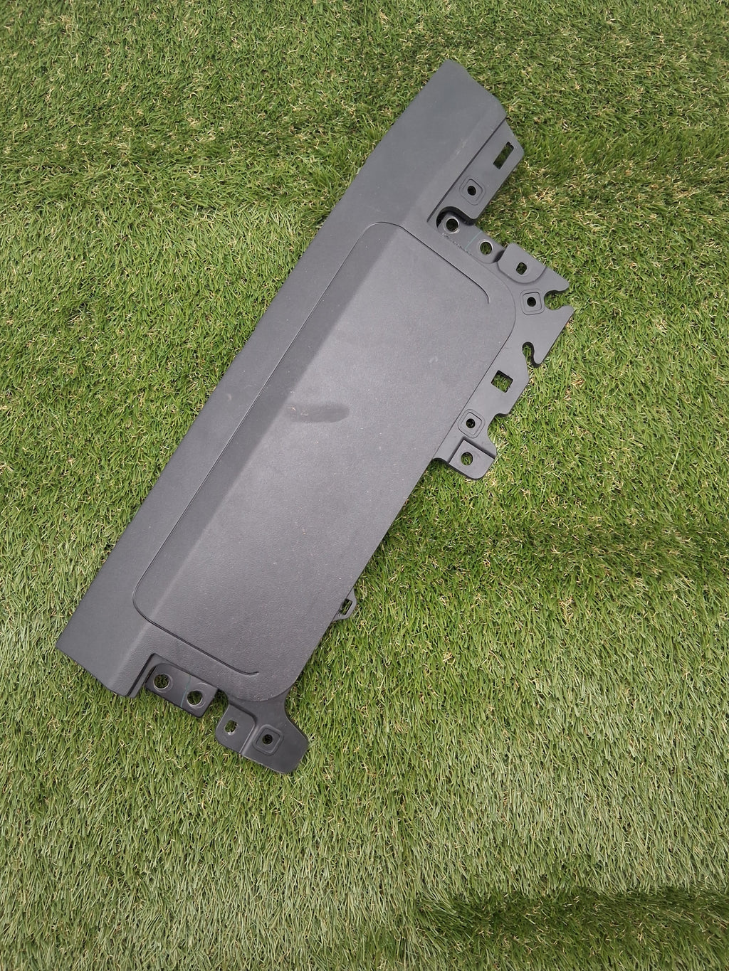 OEM 1494241-00-A 2022 Tesla Model Y Right Passenger B Pillar Applique