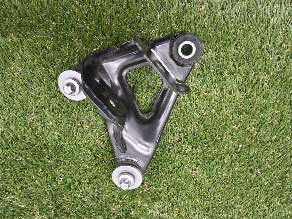 OEM 1110233-00-C 2022 Tesla Model Y Front Drive Unit Left Mount Support Bracket