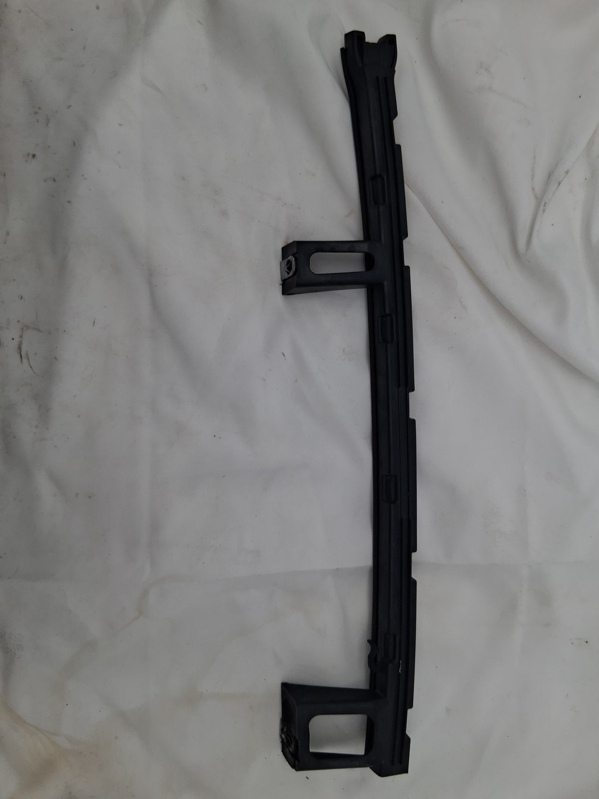 OEM 2019 Chevy Tahoe Premier DOOR WINDOW GLASS FORWARD GUIDE