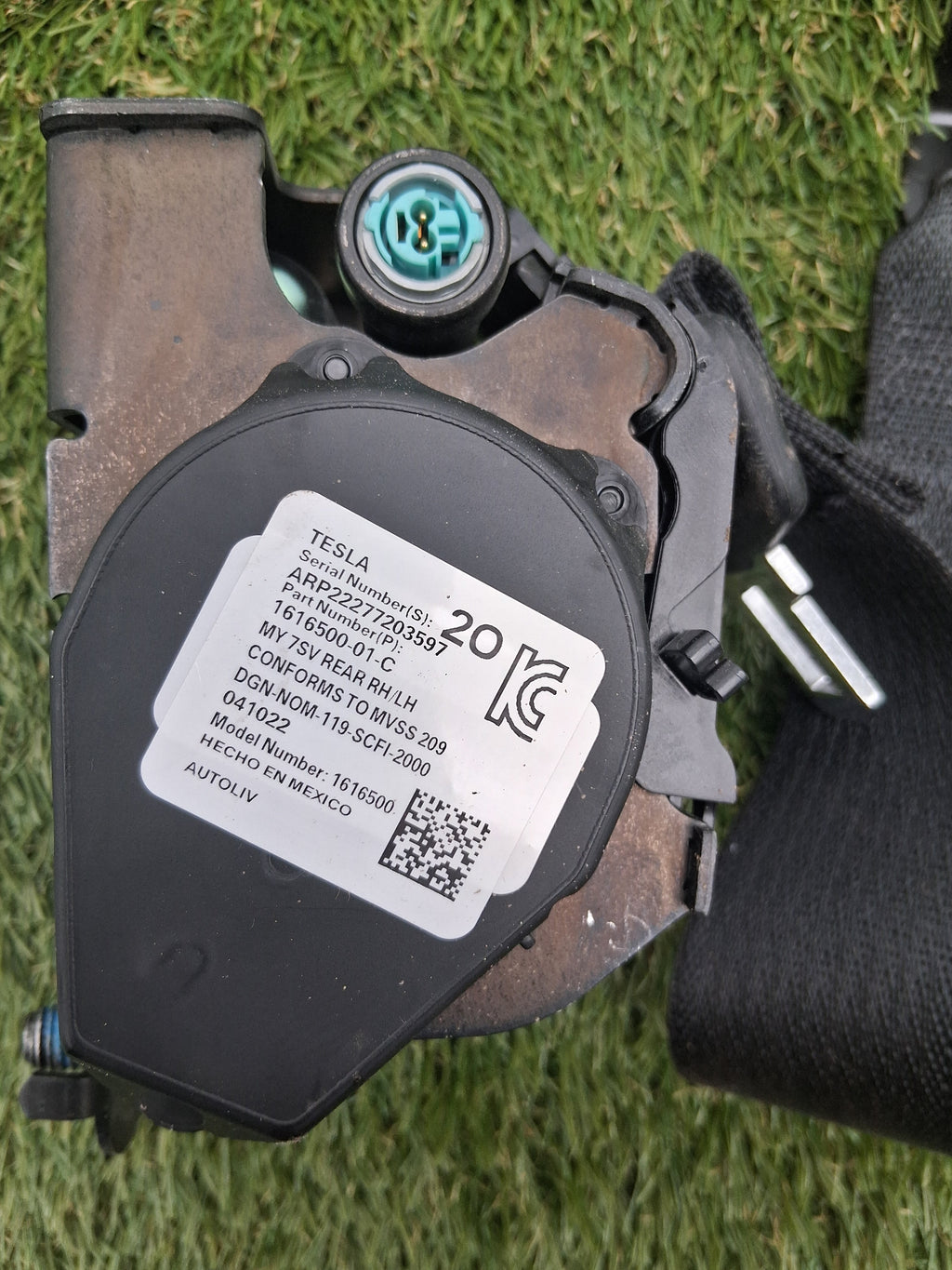 OEM 1616500-01-C 2022 Tesla Model Y Rear Right Seat Belt Retractor