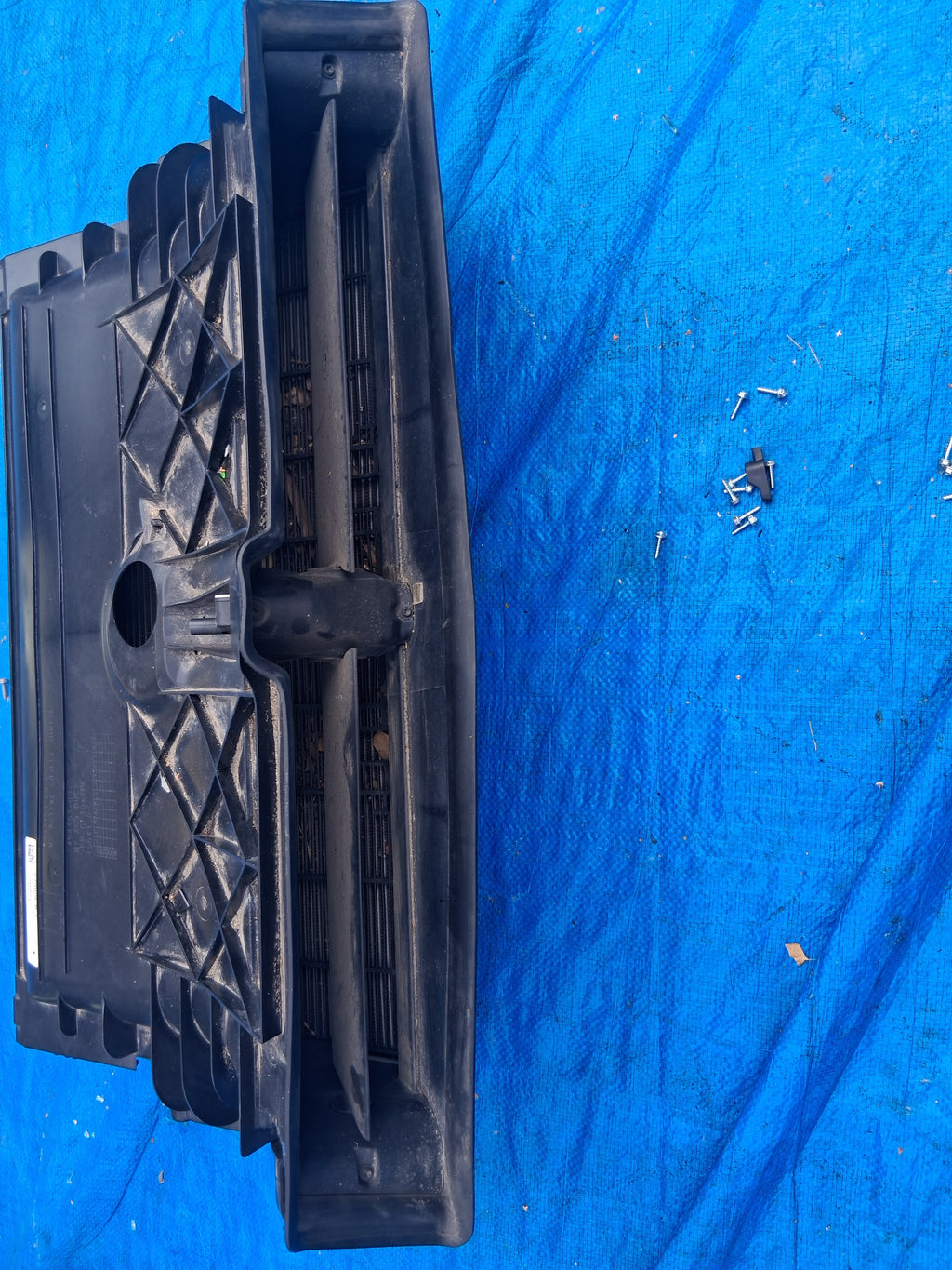 OEM 1494153-00-C 2022 Tesla Model Y Cooling Radiator Fan Shutter