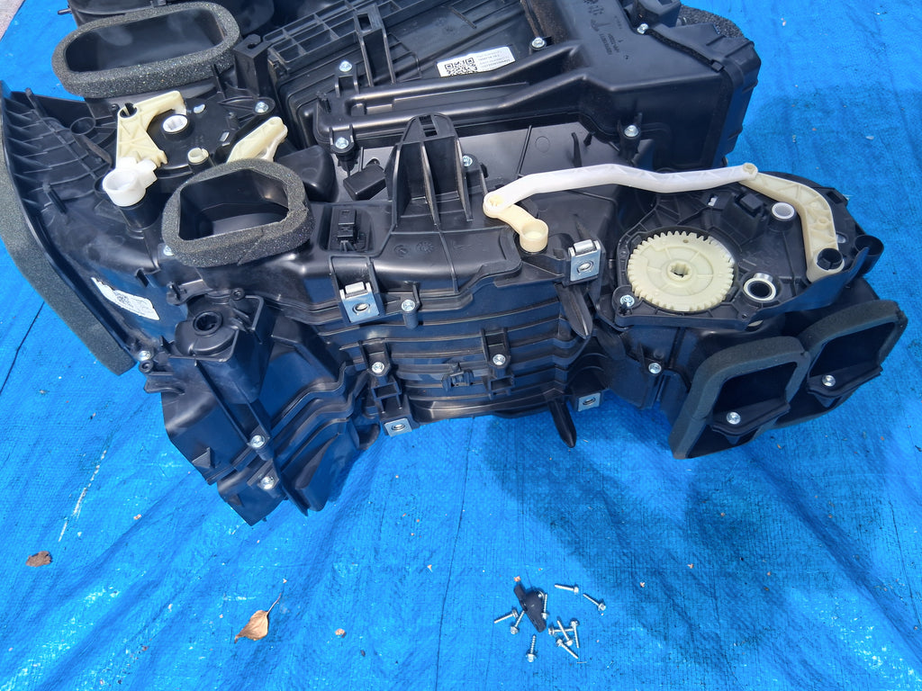OEM 1494714-10-I 2022 Tesla Model Y HVAC A/C Air Heater Motor Housing Box