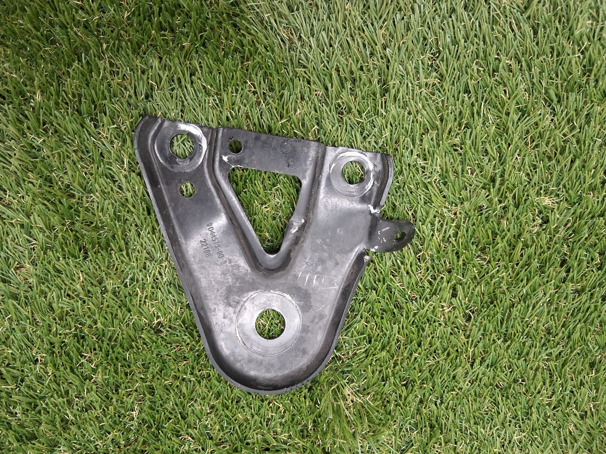 OEM 1044573-00-D 2022 Tesla Model Y Rear Subframe Left Side Bracket