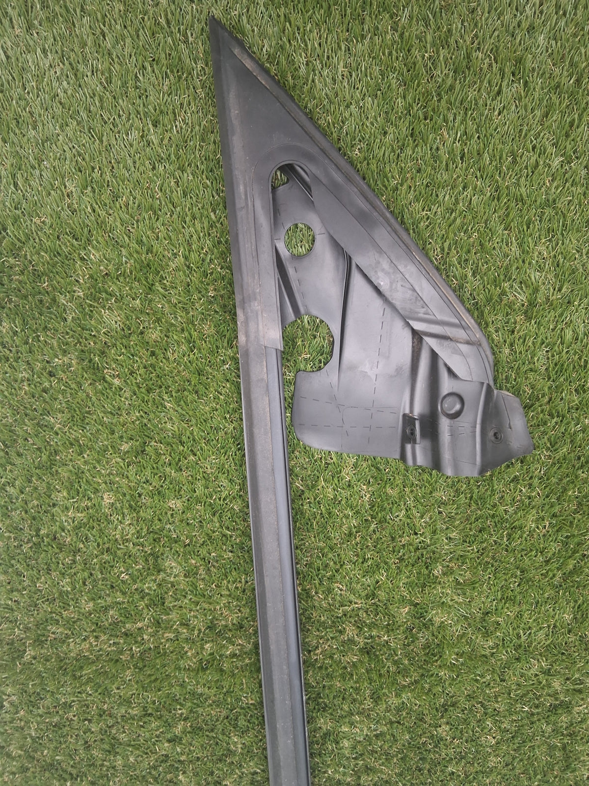 OEM 1500067-00-B 2022 Tesla Model Y Right Weather Strip Seal