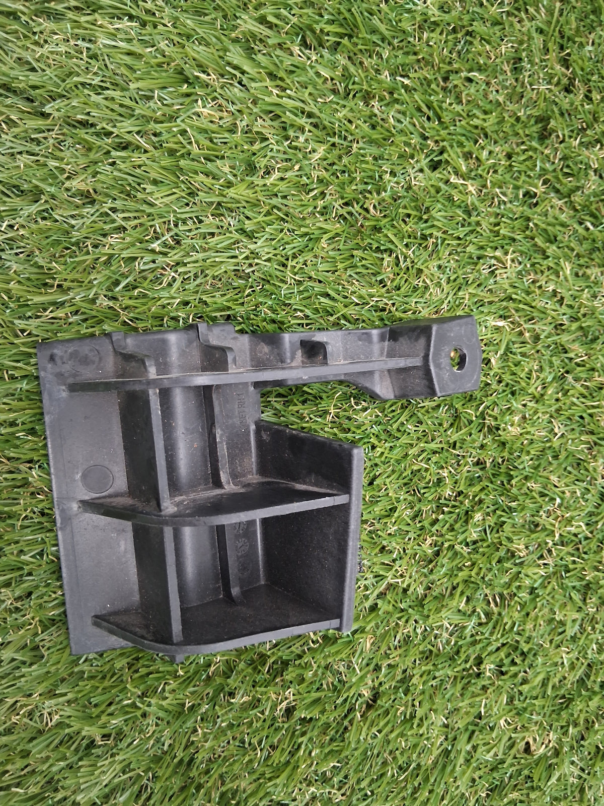 OEM 1555377-00-C 2022 Tesla Model Y Rocket Bracket Right Hand