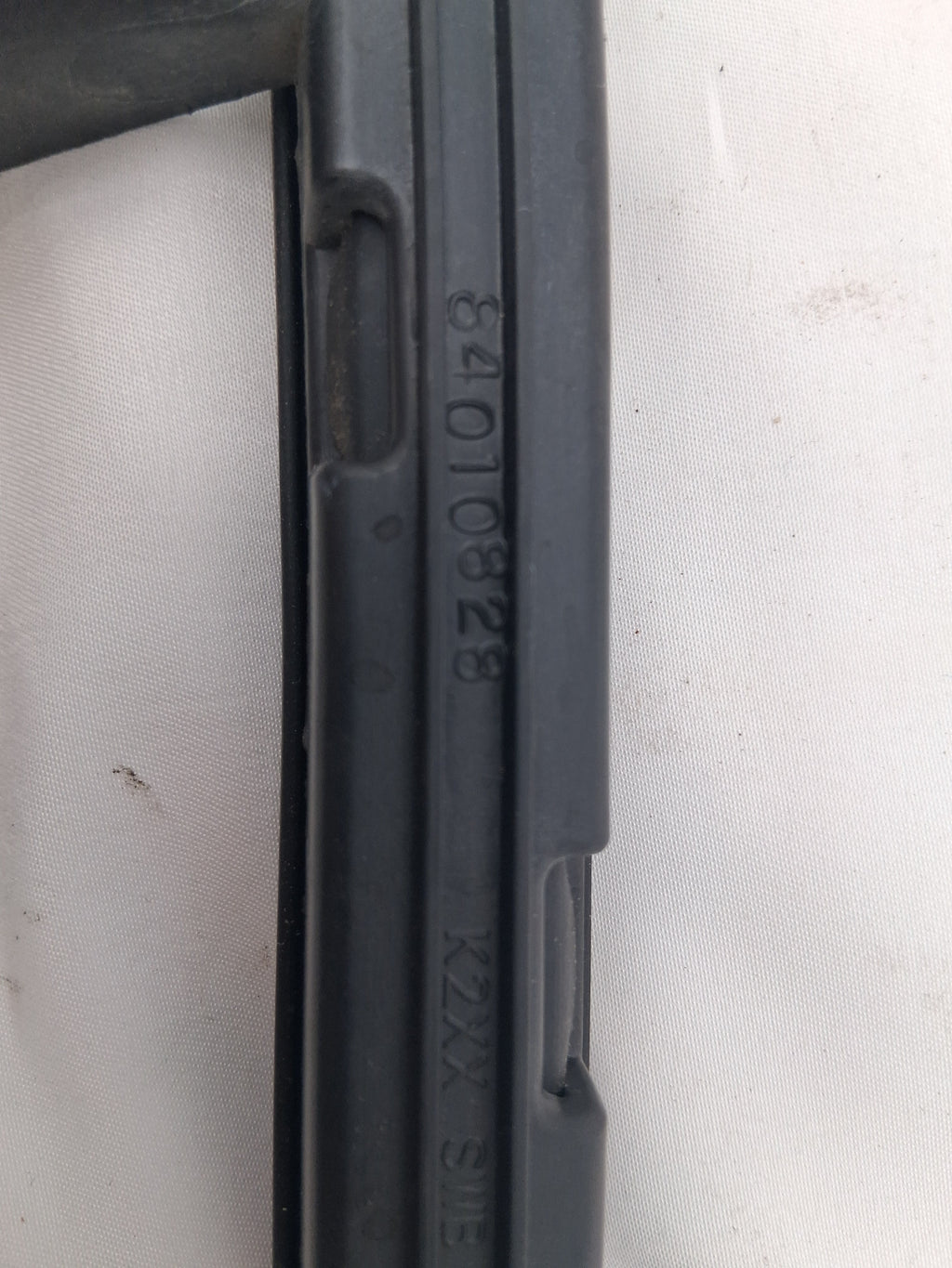 OEM 2019 Chevy Tahoe Premier DOOR WINDOW GLASS FORWARD GUIDE