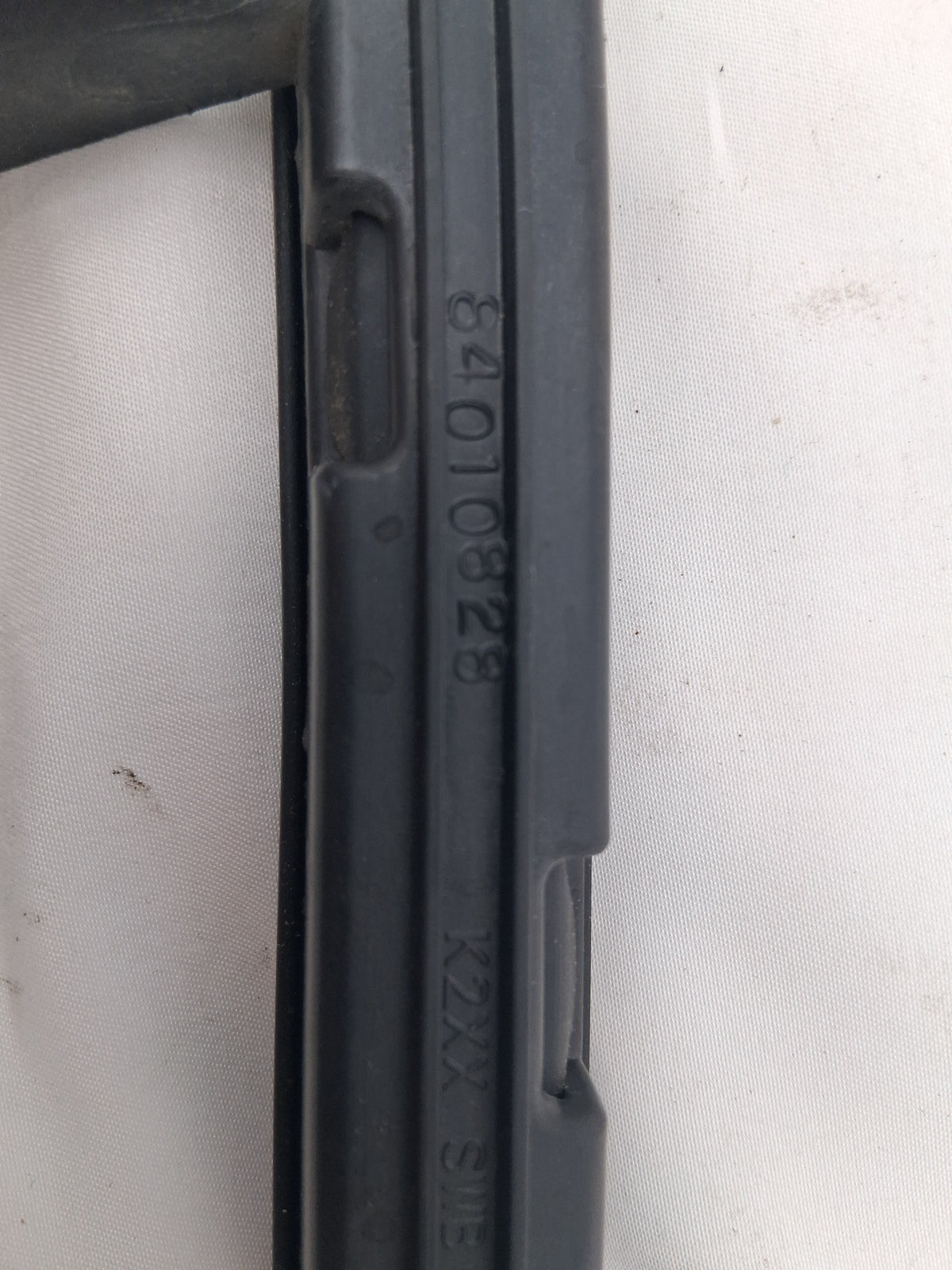 OEM 2019 Chevy Tahoe Premier DOOR WINDOW GLASS FORWARD GUIDE