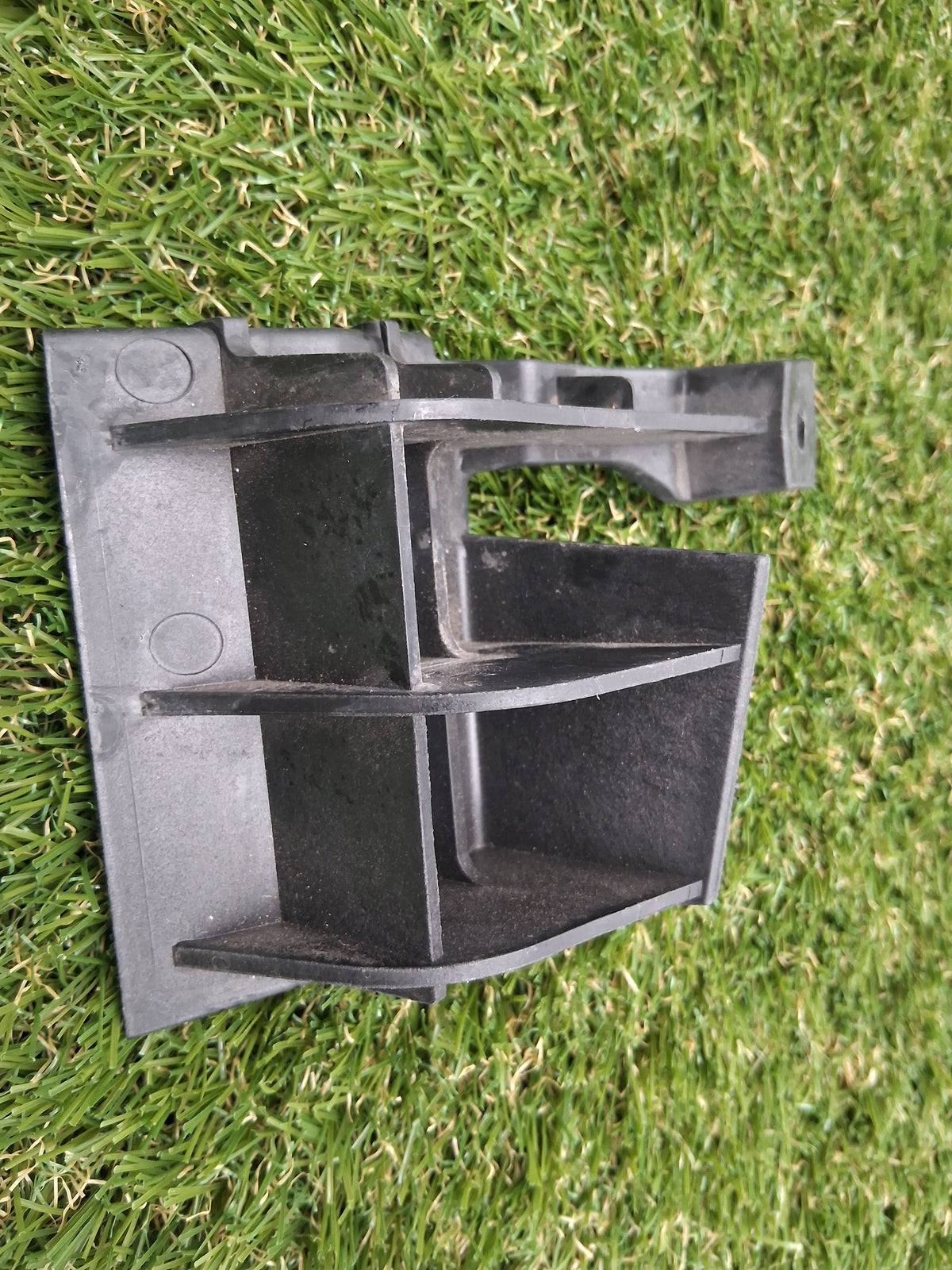 OEM 1555377-00-C 2022 Tesla Model Y Rocket Bracket Right Hand