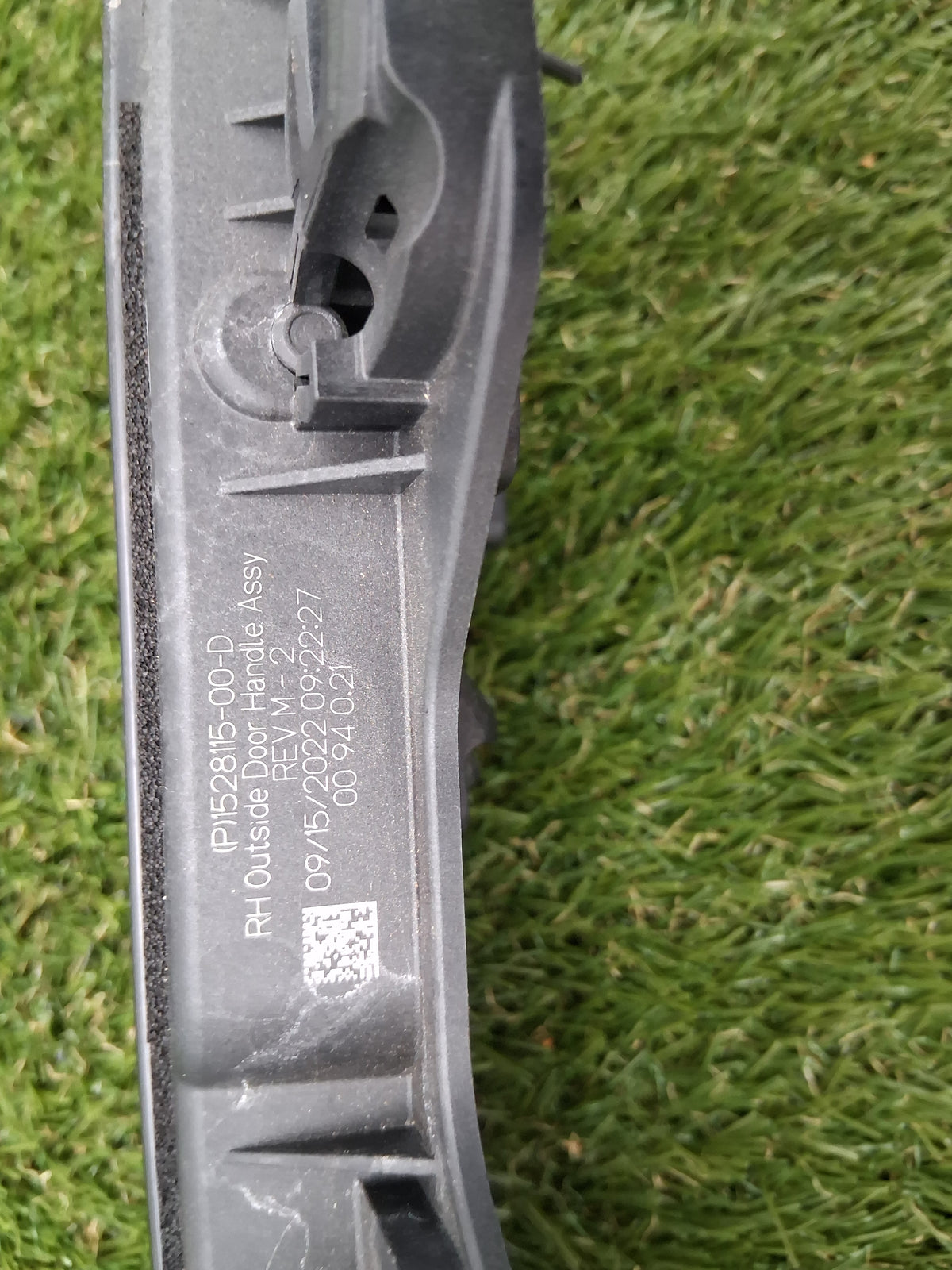 OEM 1528115-00-D 2022 Tesla Model Y Right Door Handle