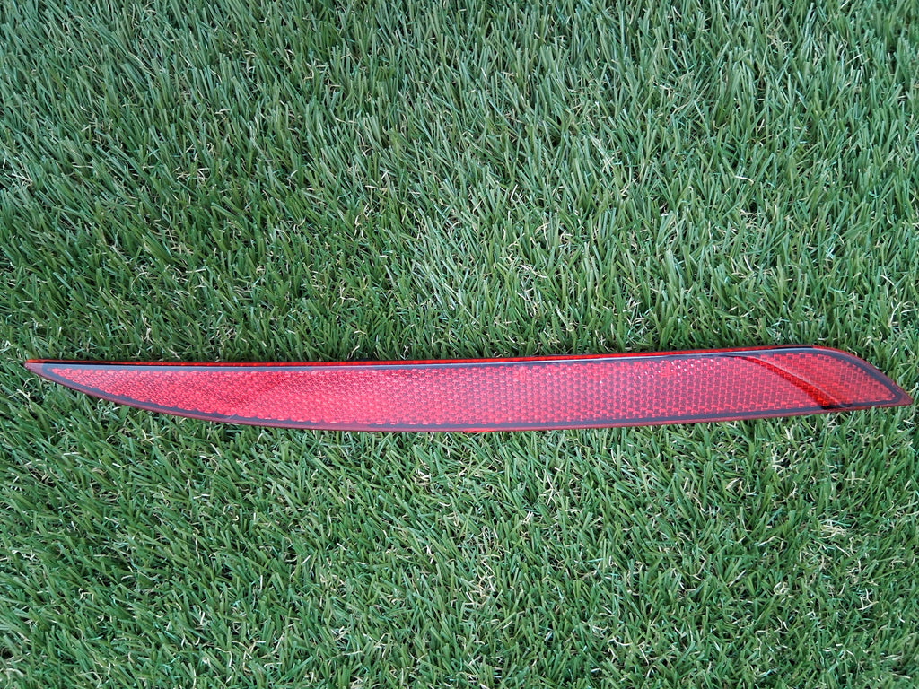 OEM 1495818-00-C 2022 Tesla Model Y Right Bumper Reflector Light