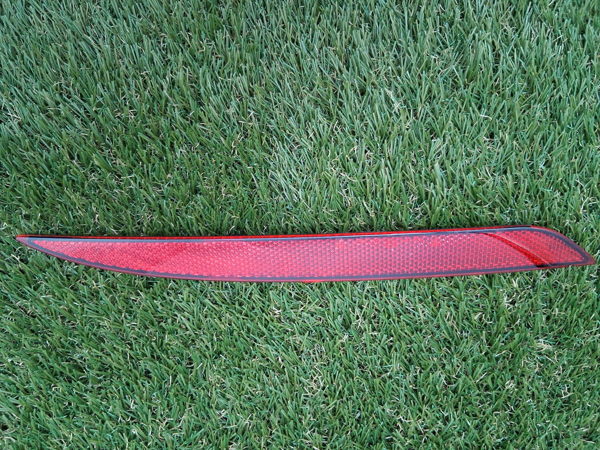 OEM 1495818-00-C 2022 Tesla Model Y Right Bumper Reflector Light