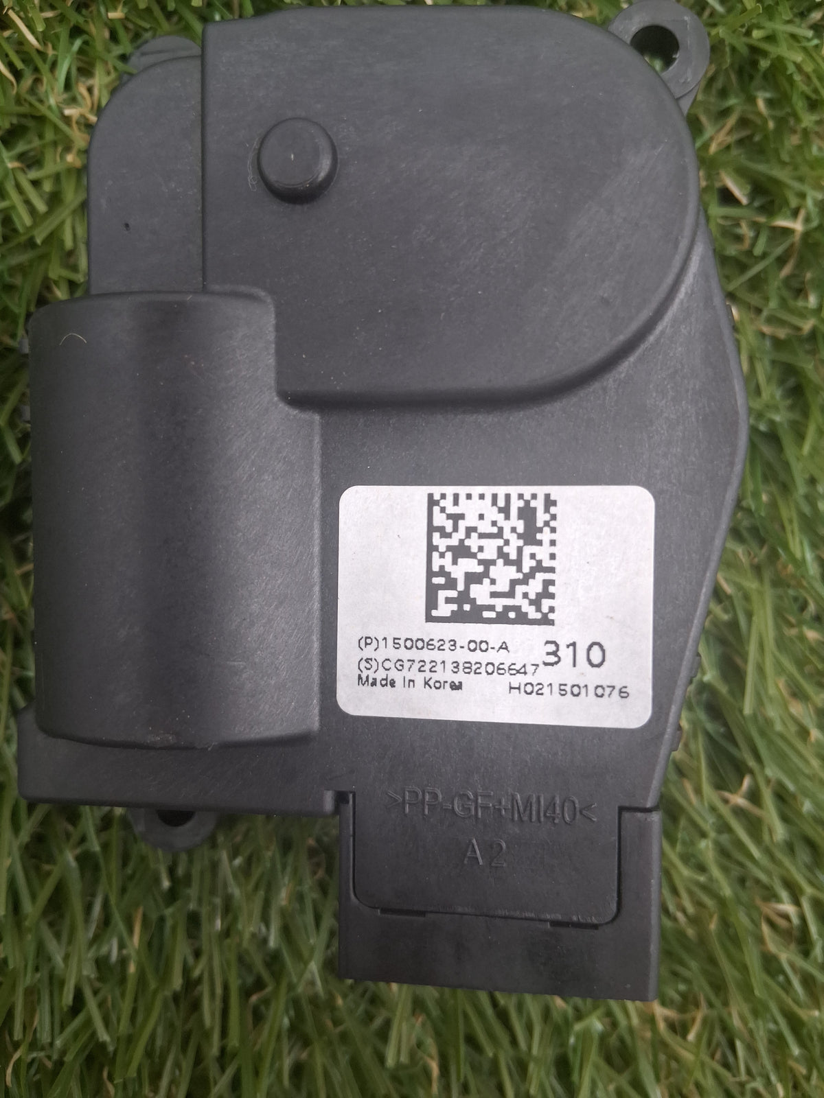 OEM 1500623-00-A 2022 Tesla Model Y Center Air Flap Motor Center Actuator