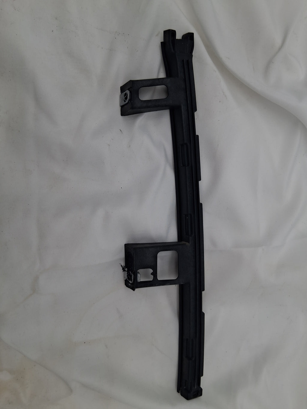 OEM 2019 Chevy Tahoe Premier DOOR WINDOW GLASS FORWARD GUIDE