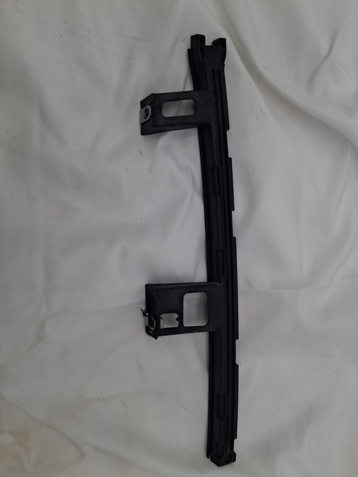 OEM 2019 Chevy Tahoe Premier DOOR WINDOW GLASS FORWARD GUIDE