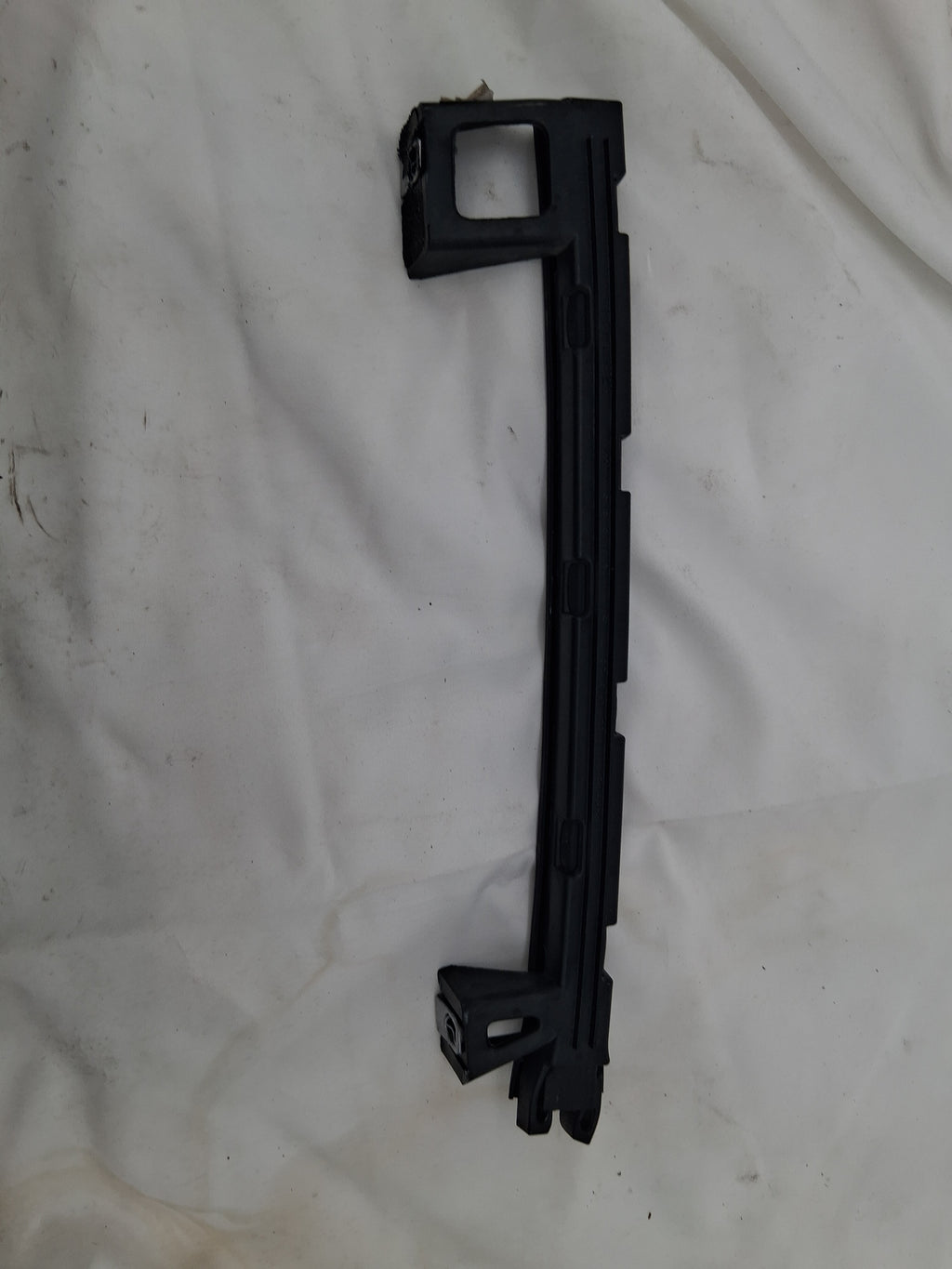 OEM 2019 Chevy Tahoe Premier DOOR WINDOW GLASS FORWARD GUIDE