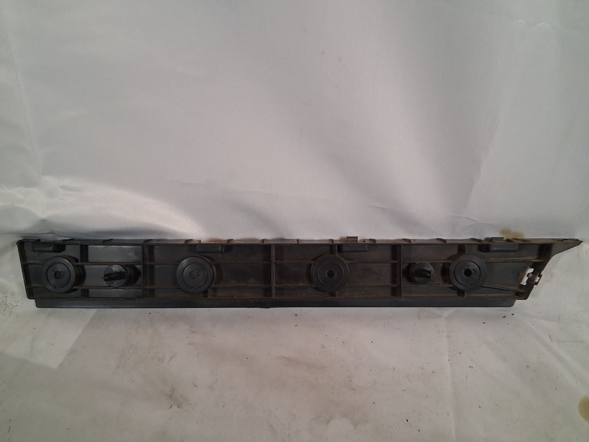 OEM# 22806425 2019 Chevy Tahoe Premier Rear Bumper Fascia Guide