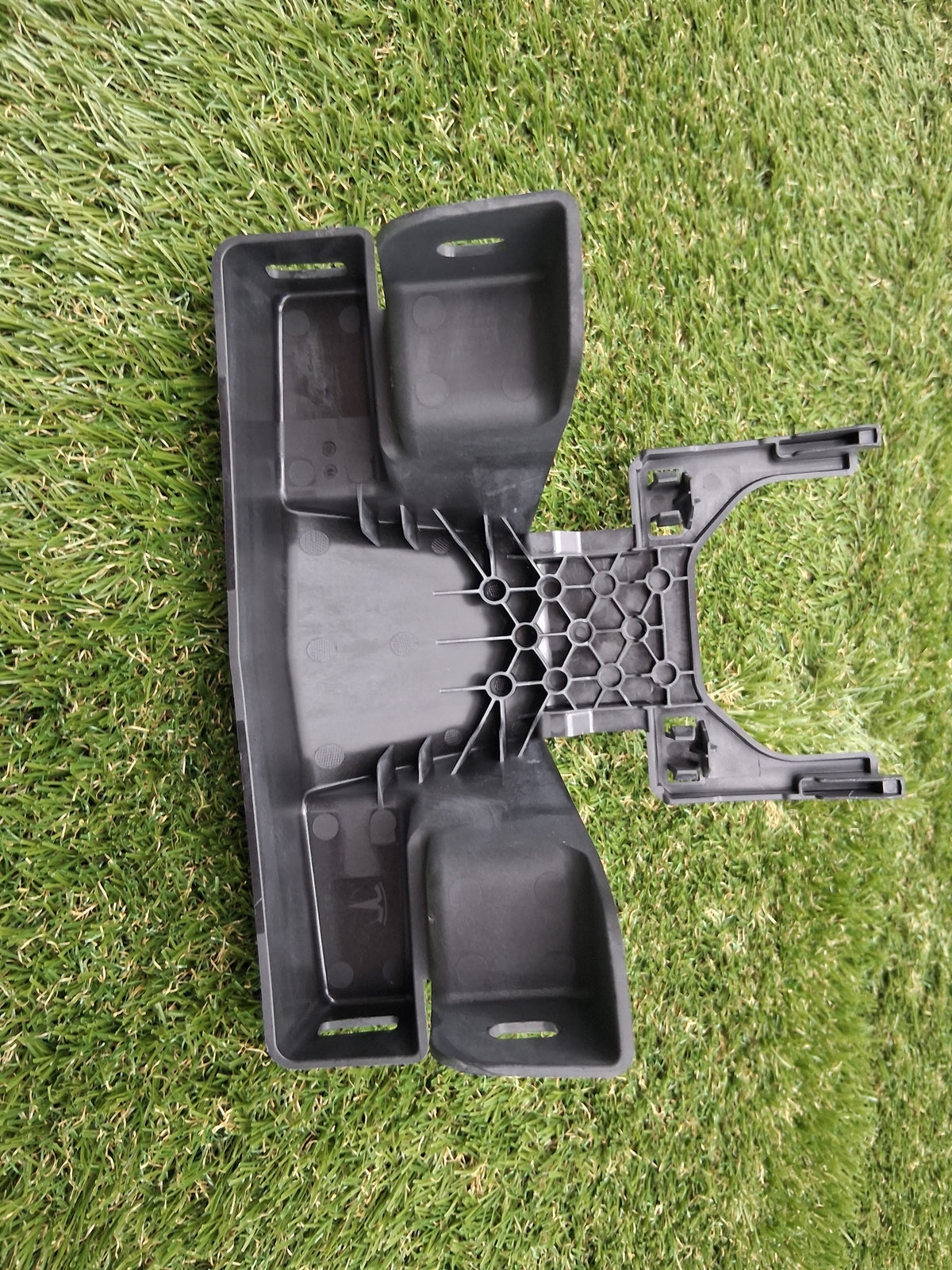 OEM 1507195-00-B 2022 Tesla Model Y Bracket Podium Support