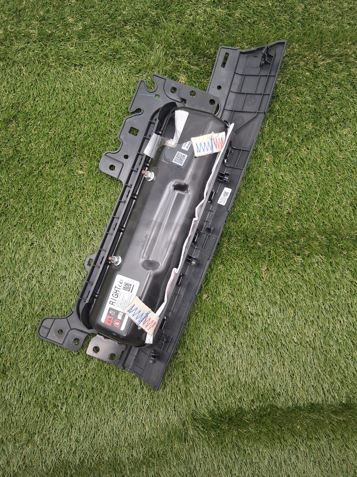 OEM 1494241-00-A 2022 Tesla Model Y Right Passenger B Pillar Applique